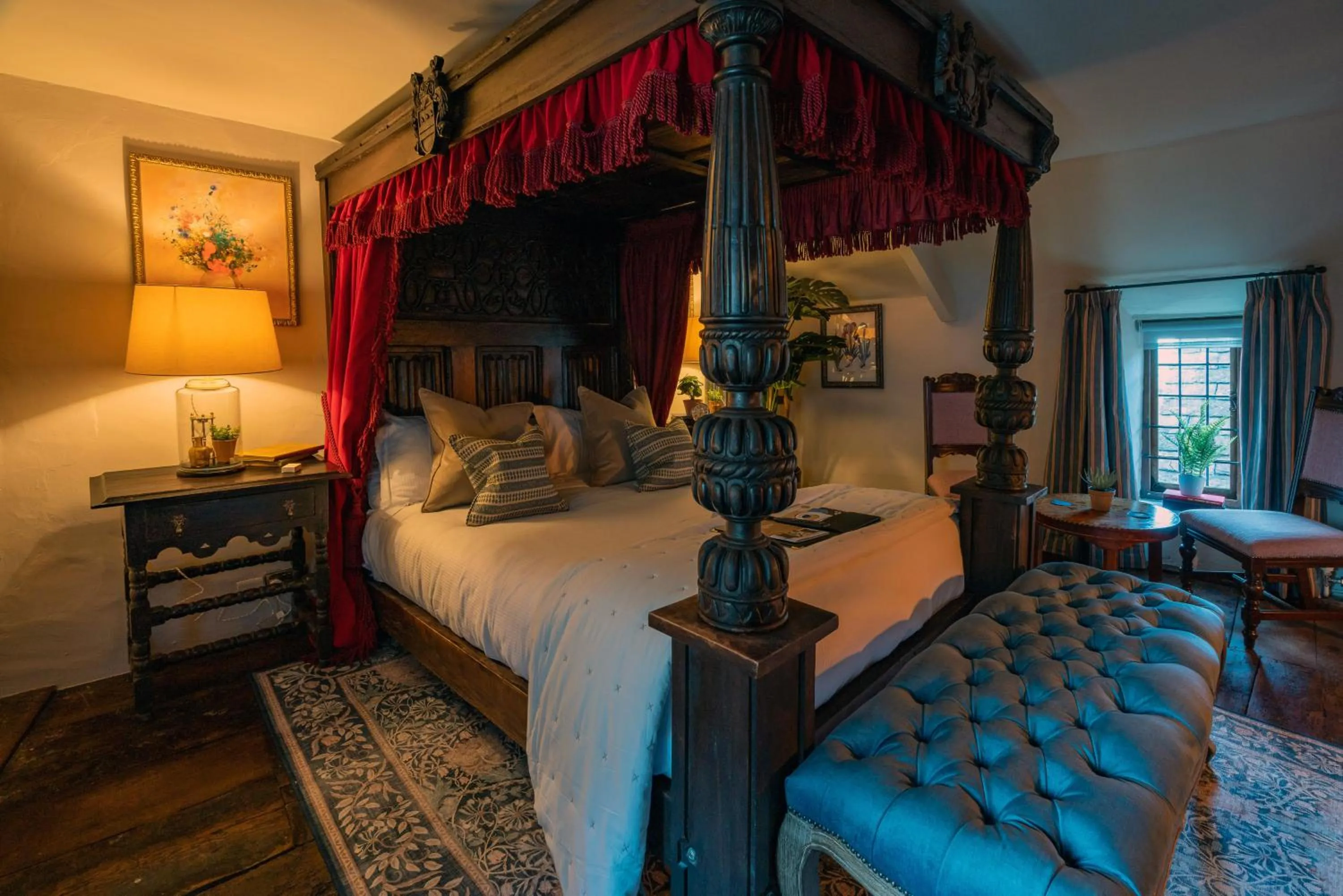 Bed in The George Inn & Plaine