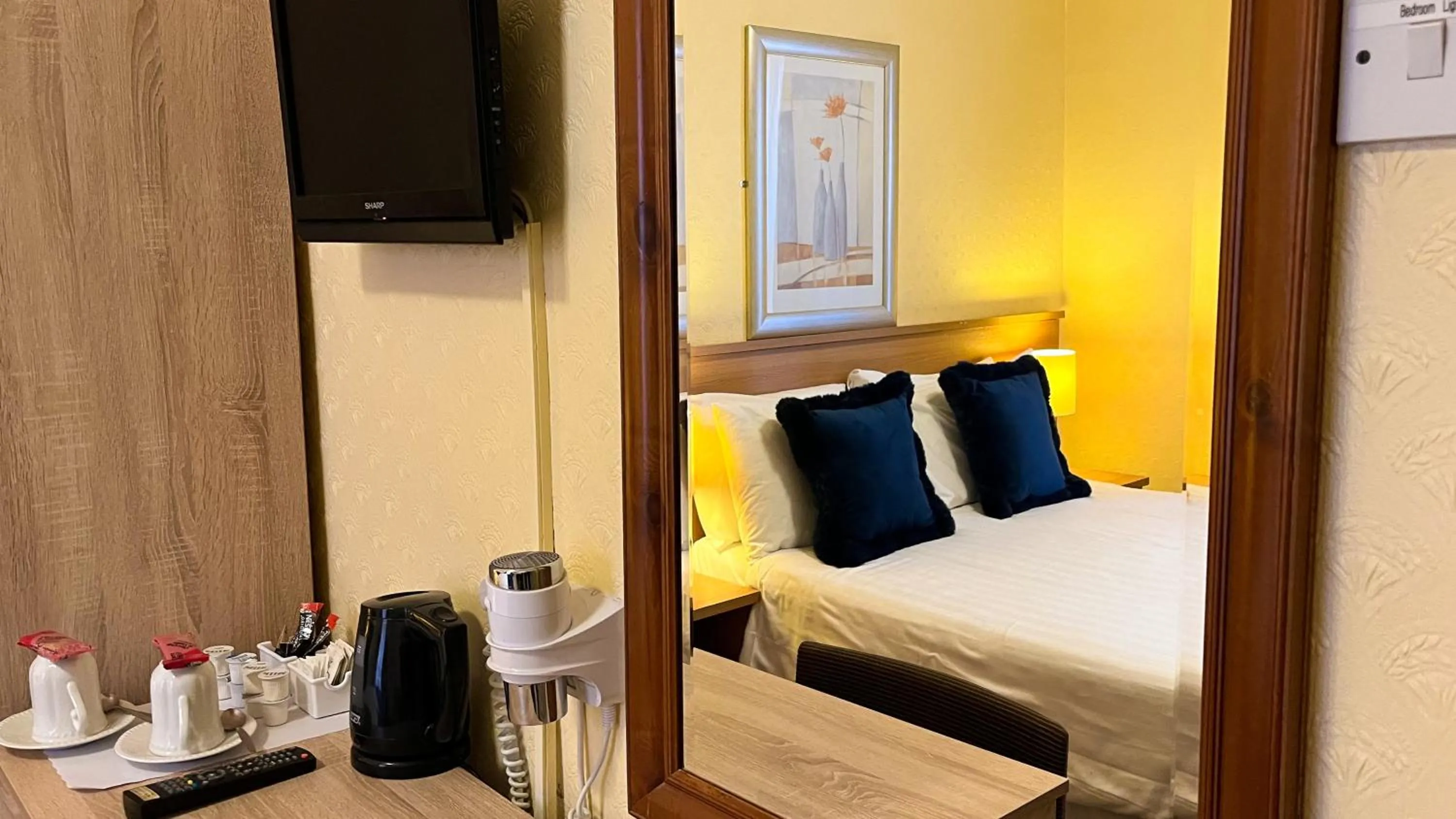 Bed in Sutcliffe Hotel