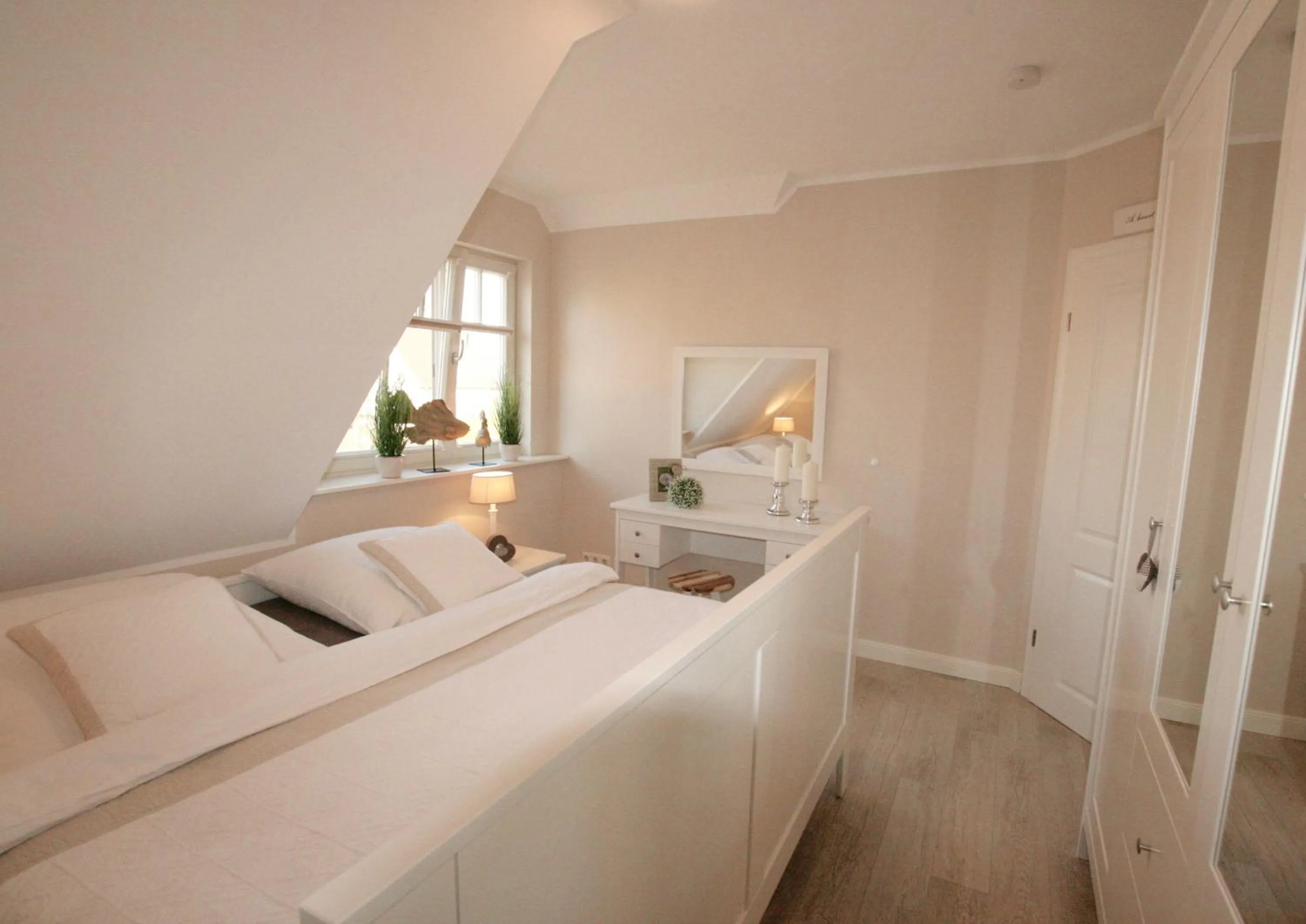 Bedroom, Bed in Neue Reihe 28 - Wohnung Kleine Auszeit
