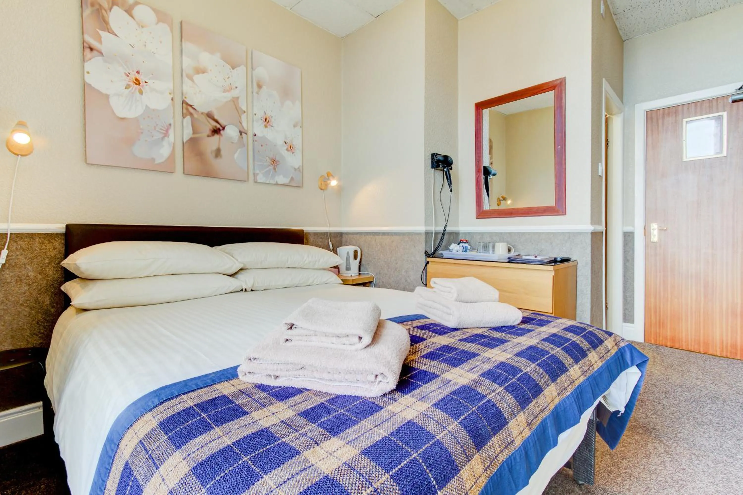 Photo of the whole room, Bed in New Brooklyn