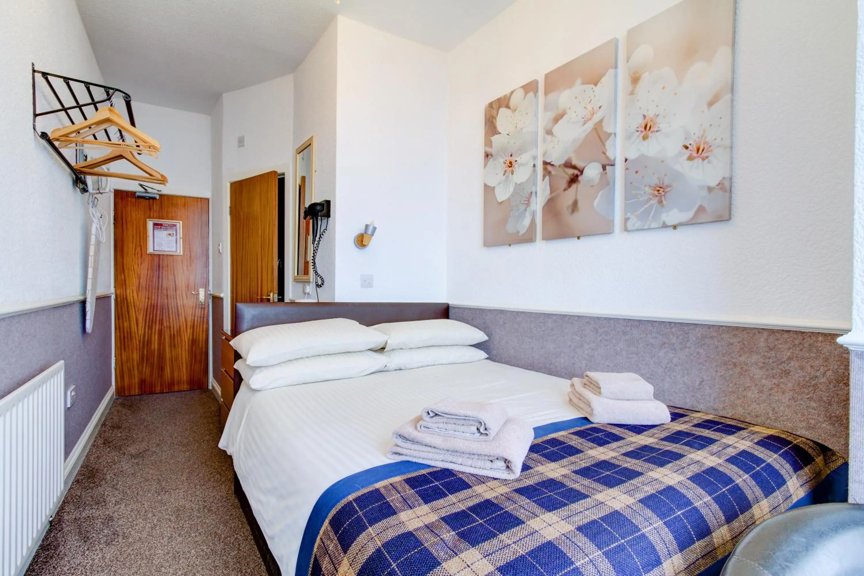 Photo of the whole room, Bed in New Brooklyn