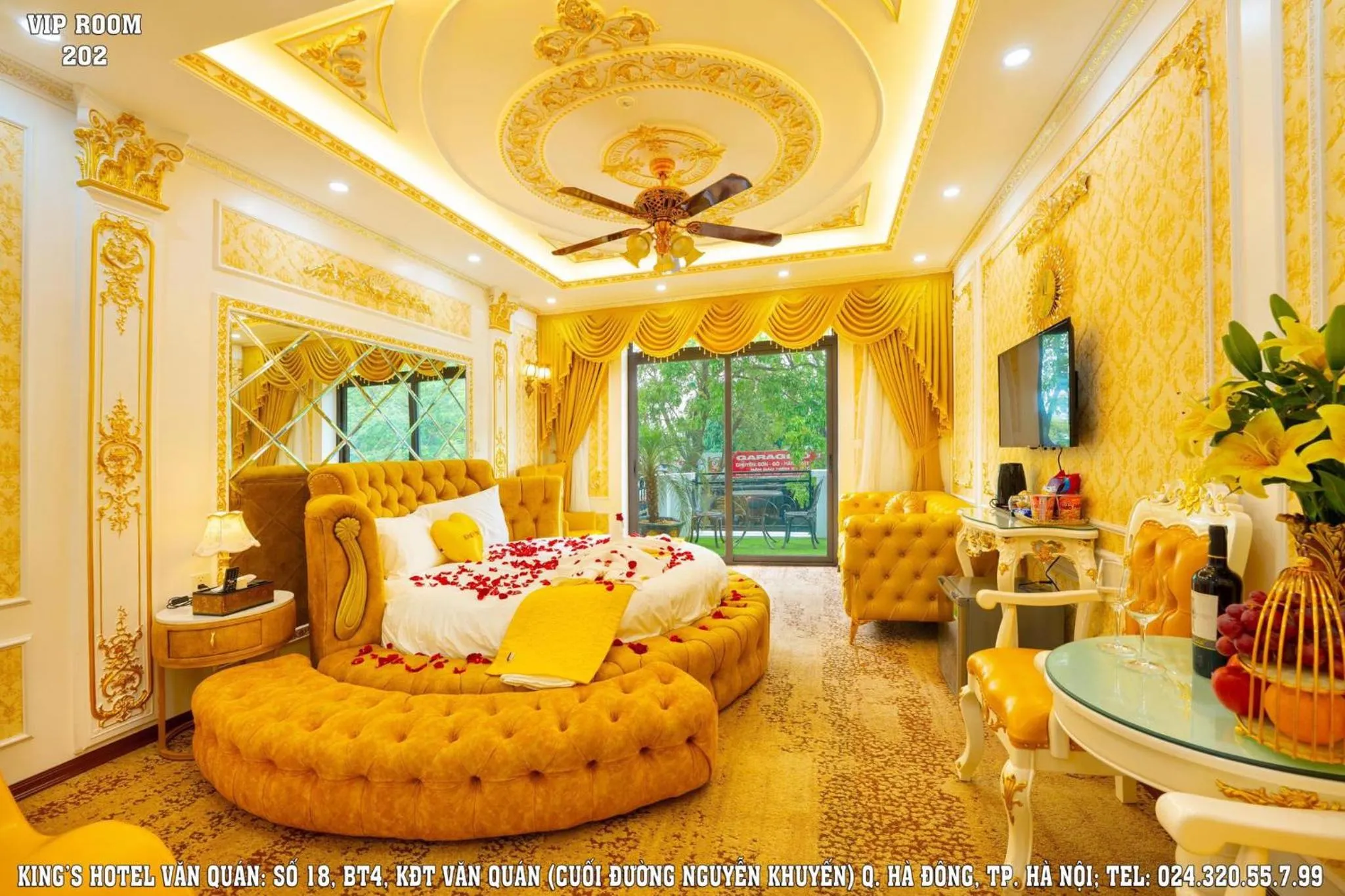 Bed in King's Hotel Văn Quán