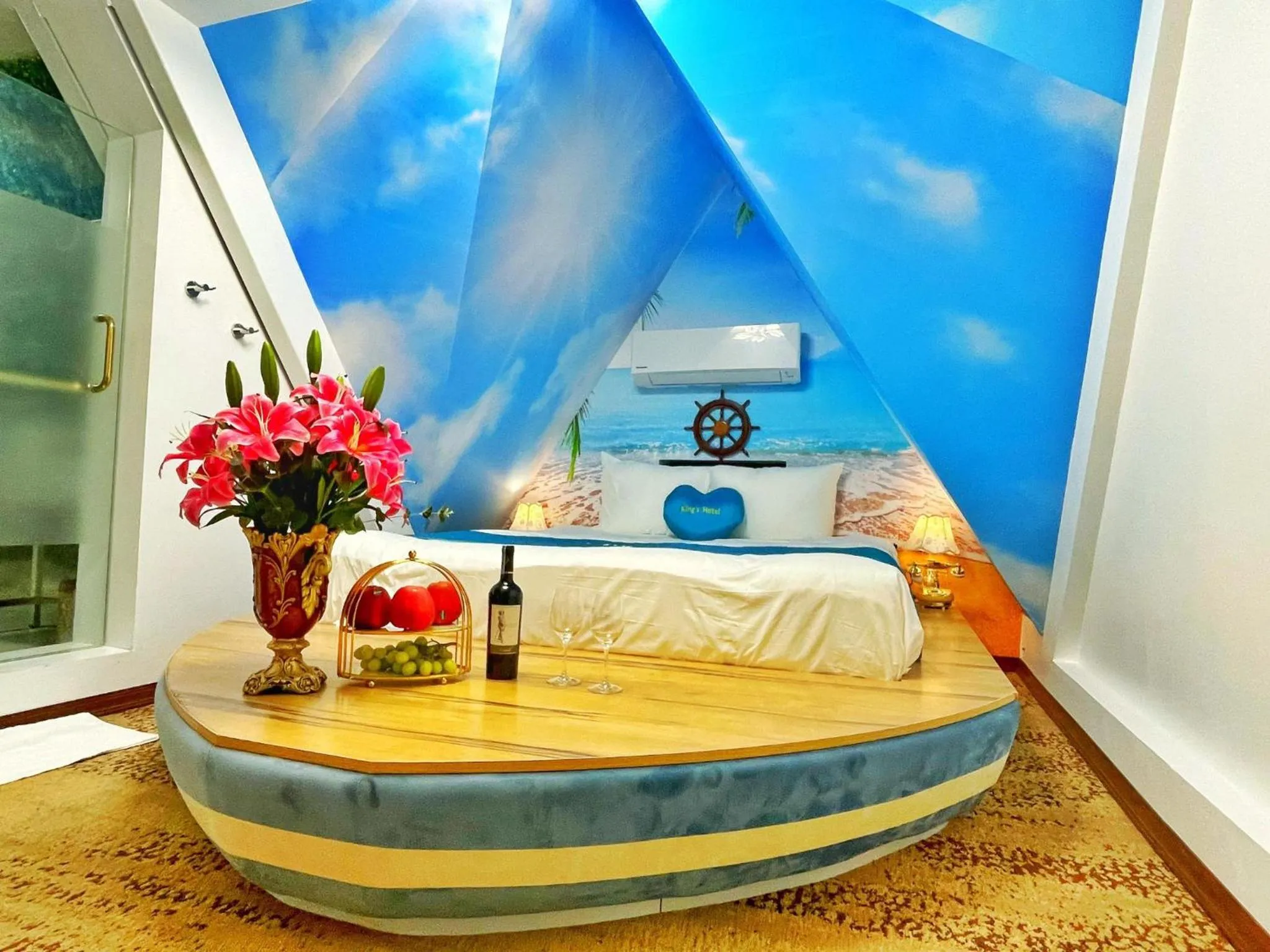 Bed in King's Hotel Văn Quán