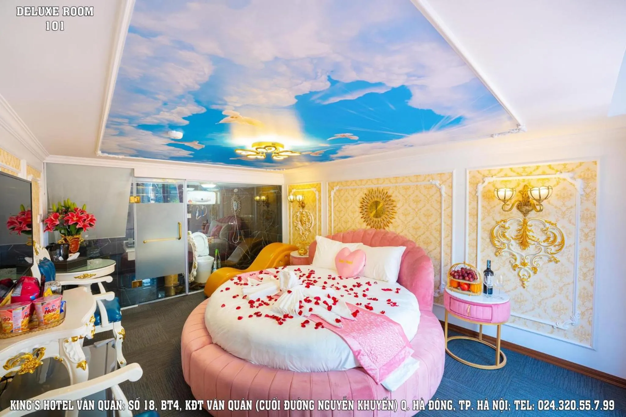 Bed in King's Hotel Văn Quán