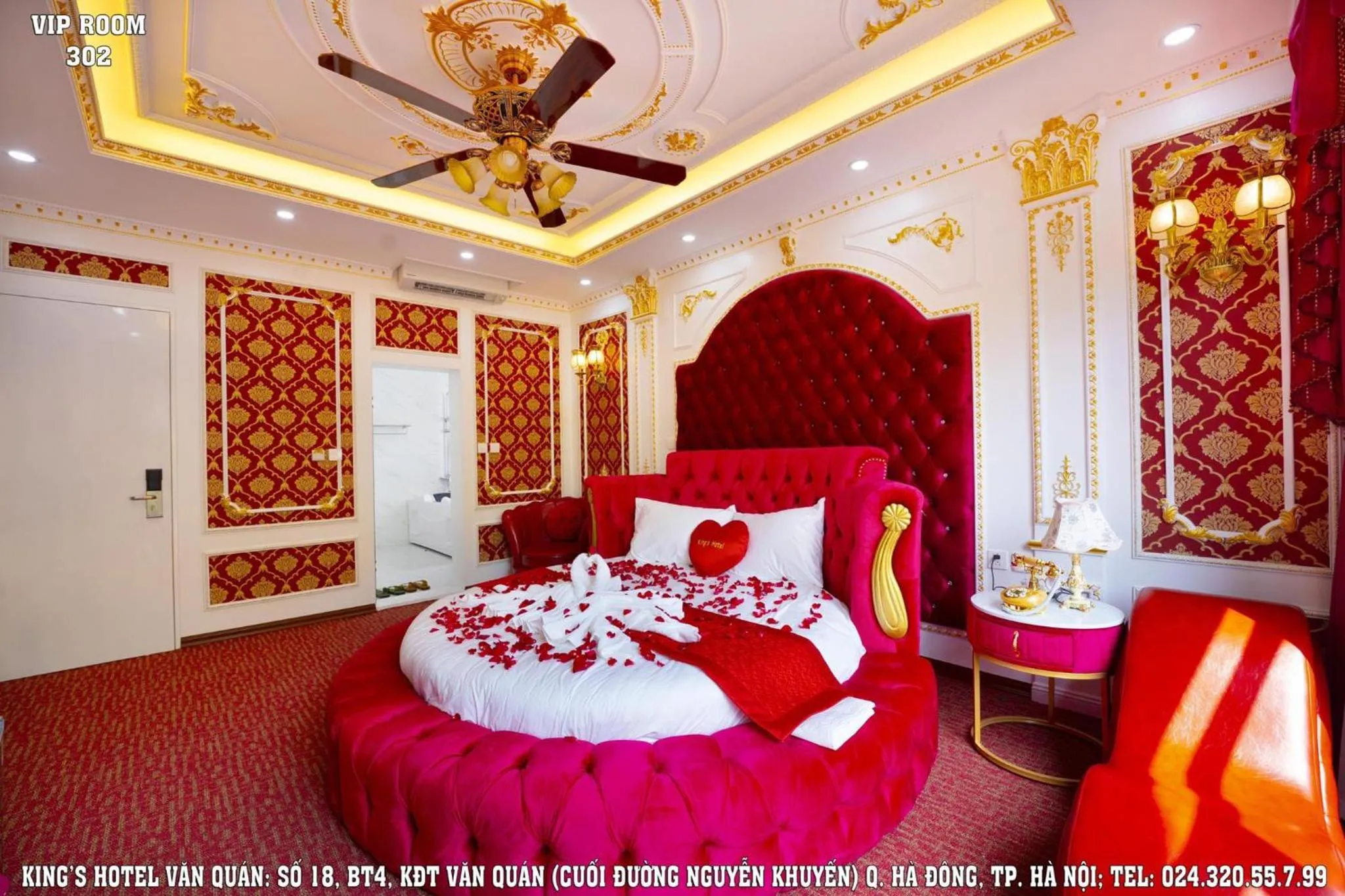 Bed in King's Hotel Văn Quán