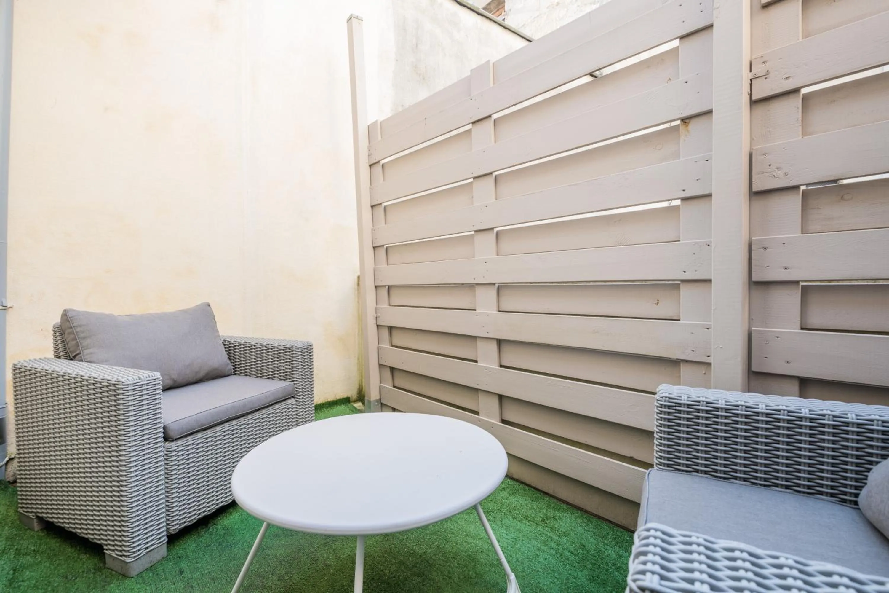Studio en Duplex-Aircon-Terrasse-Parking gratuit-Calme