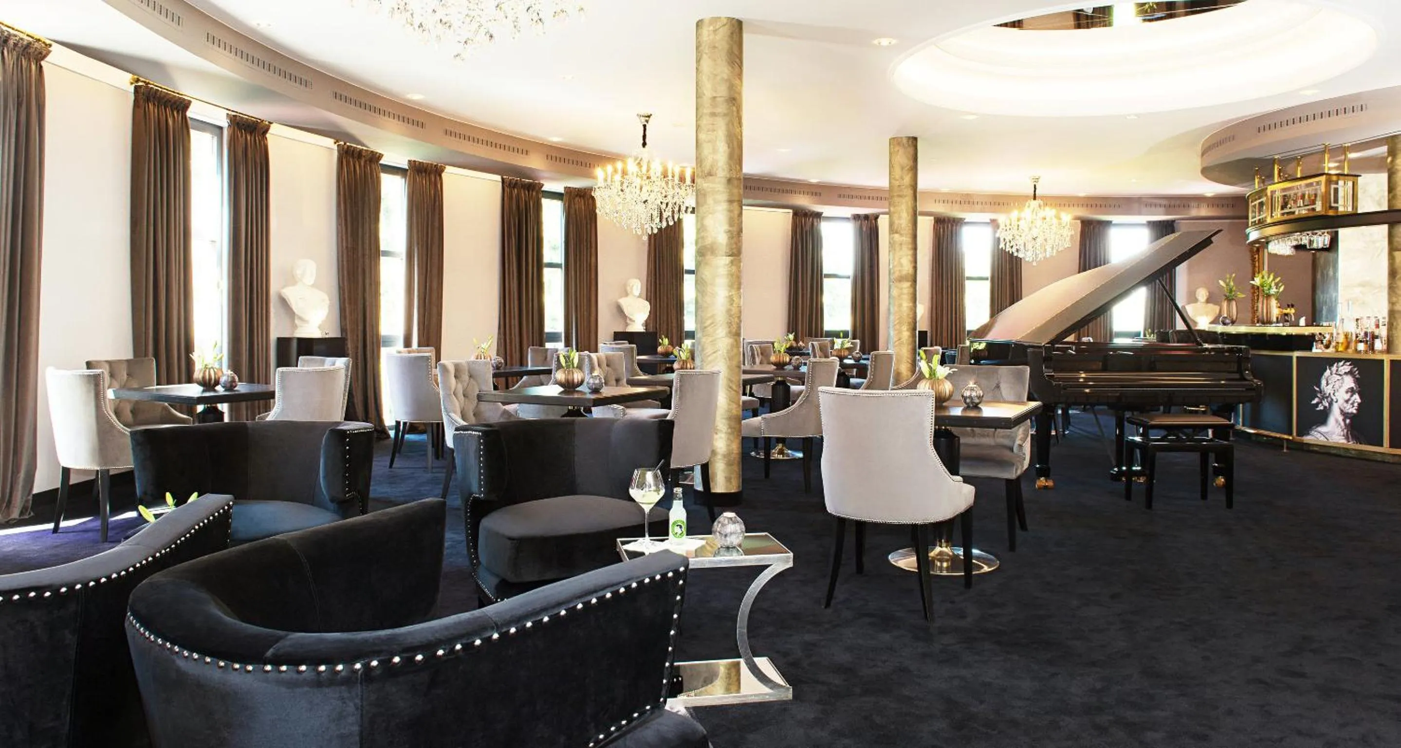 Lounge or bar in Victor's Residenz-Hotel Schloss Berg