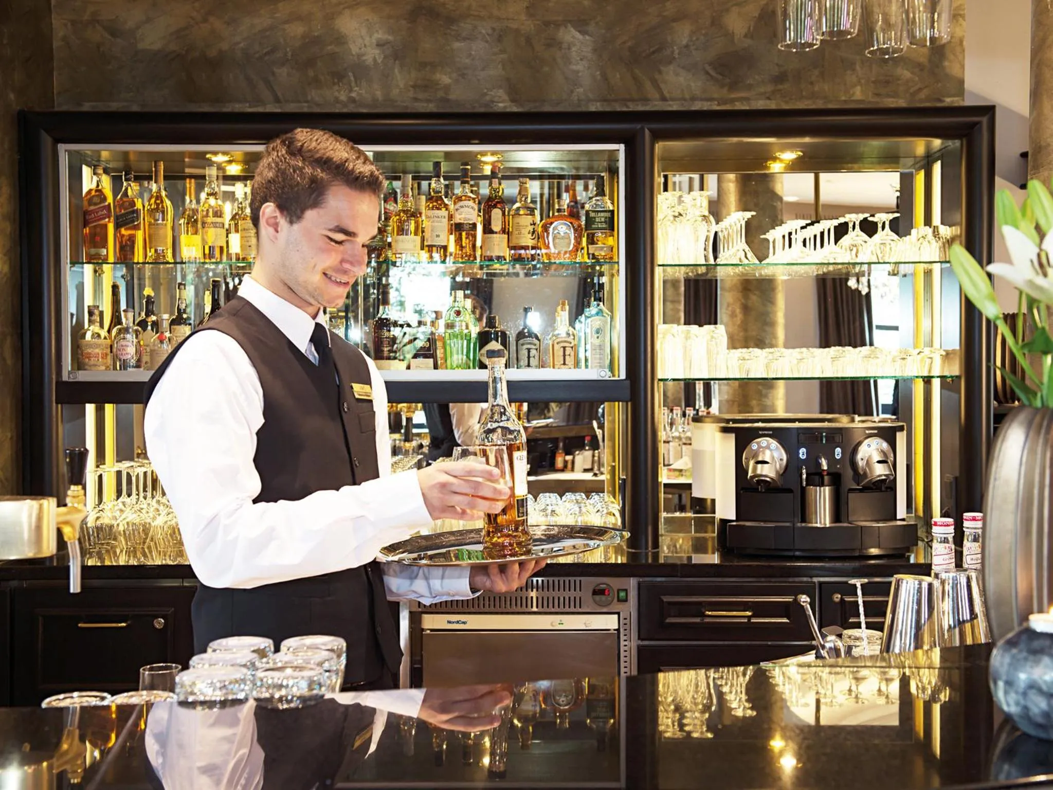 Lounge or bar in Victor's Residenz-Hotel Schloss Berg