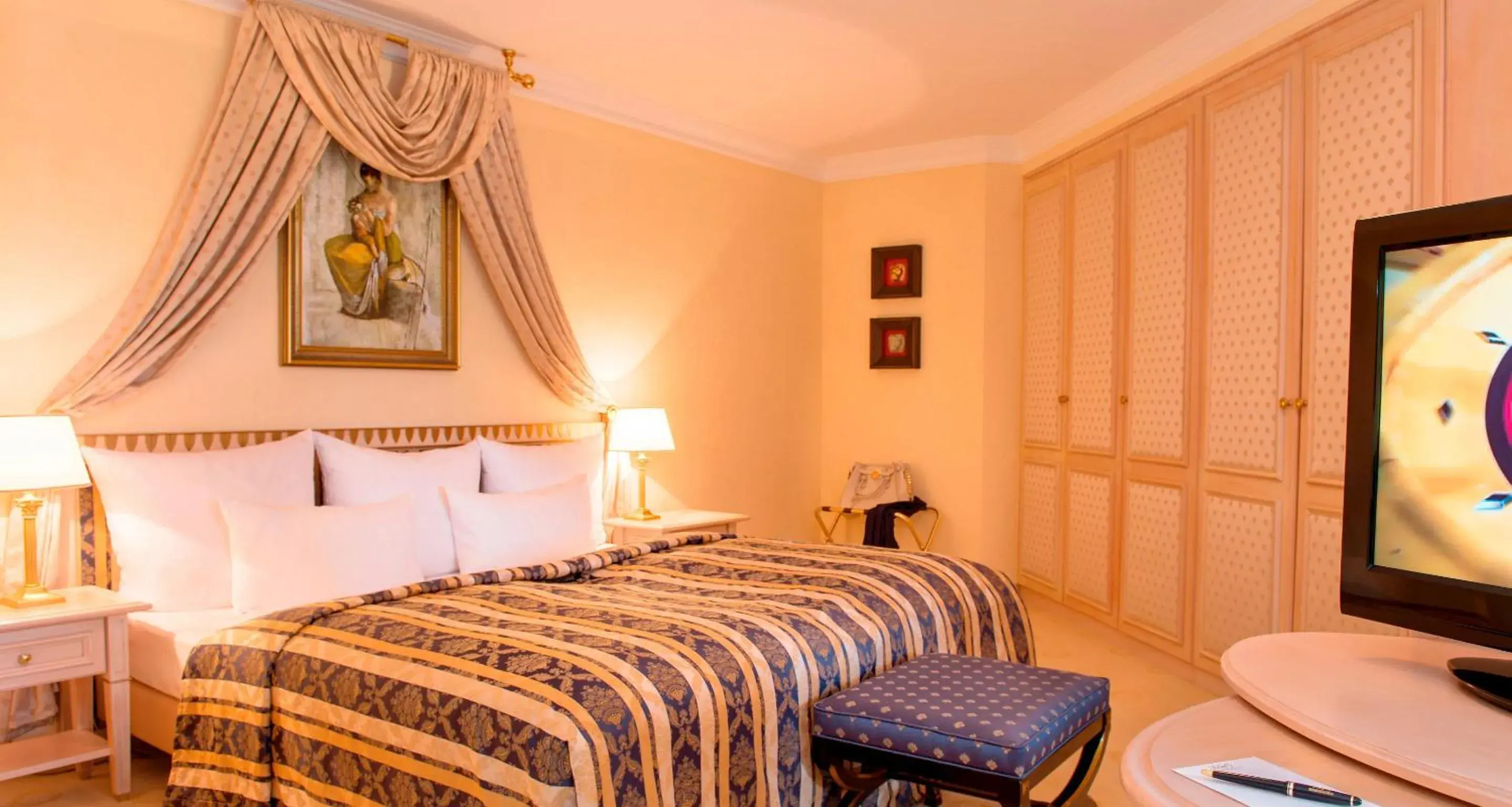 Junior Suite - single occupancy in Victor's Residenz-Hotel Schloss Berg Junior Suite - single occupancy in Victor's Residenz-Hotel Schloss Berg