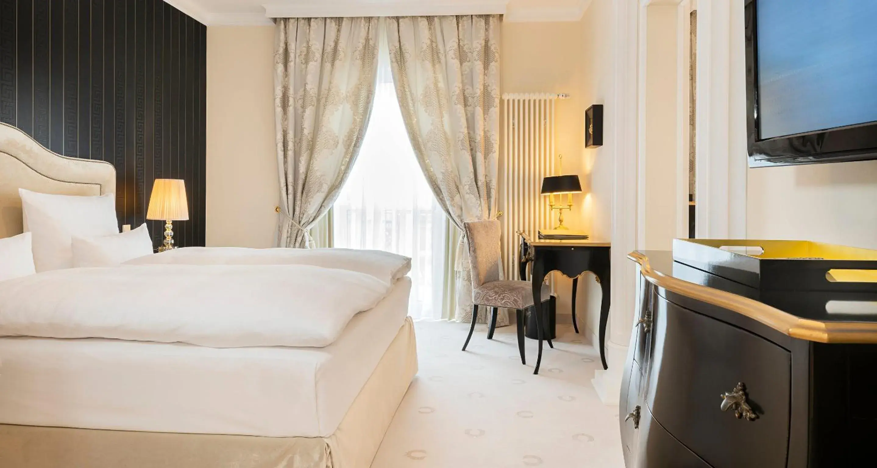 Göttersuite - single occupancy in Victor's Residenz-Hotel Schloss Berg Göttersuite - single occupancy in Victor's Residenz-Hotel Schloss Berg