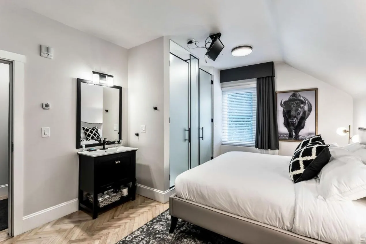 Photo of the whole room, Bed in The Inn on Officers' Garden