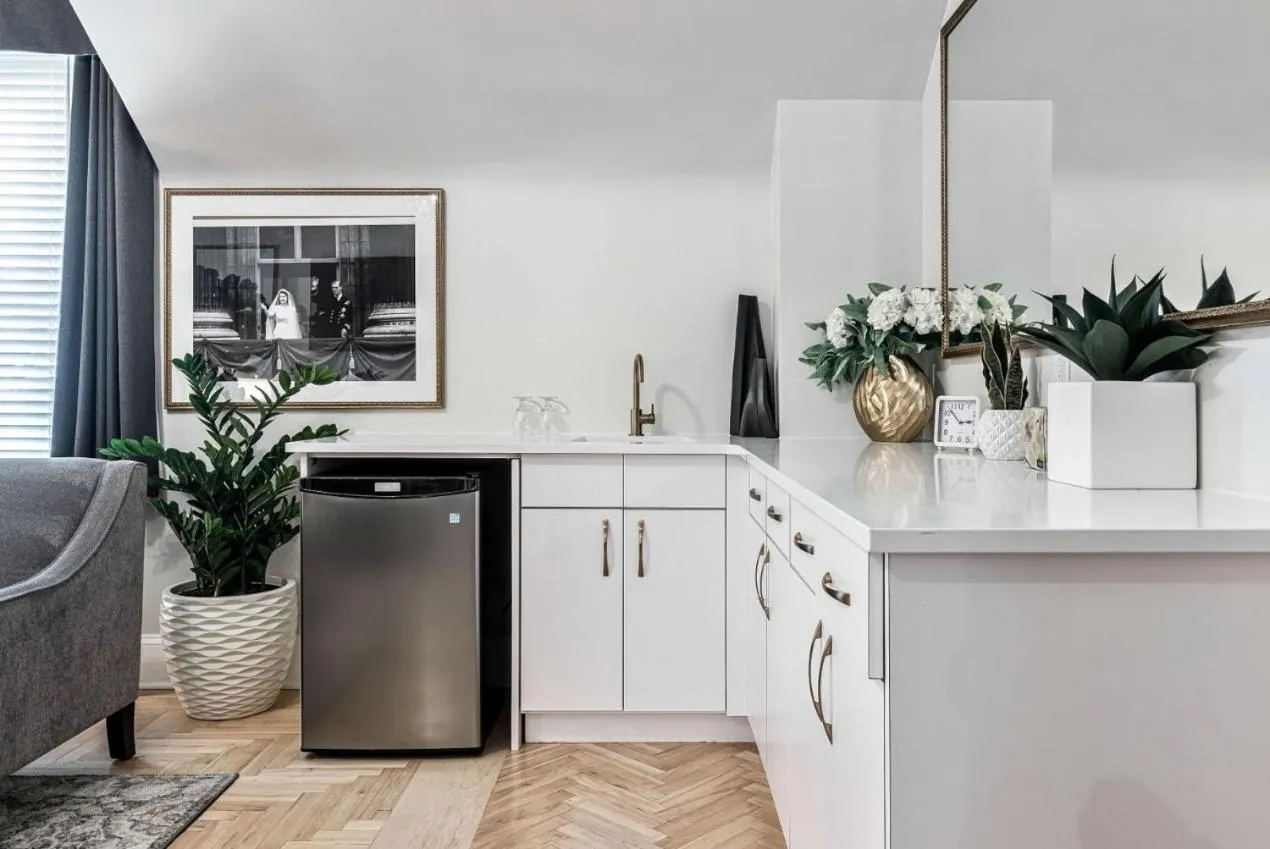 Kitchen or kitchenette in The Inn on Officers' Garden