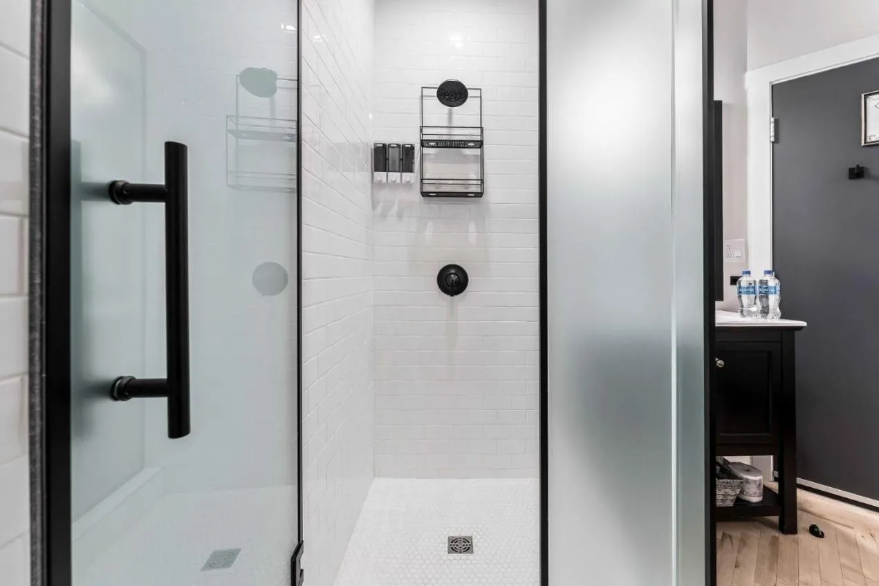 Shower in The Inn on Officers' Garden