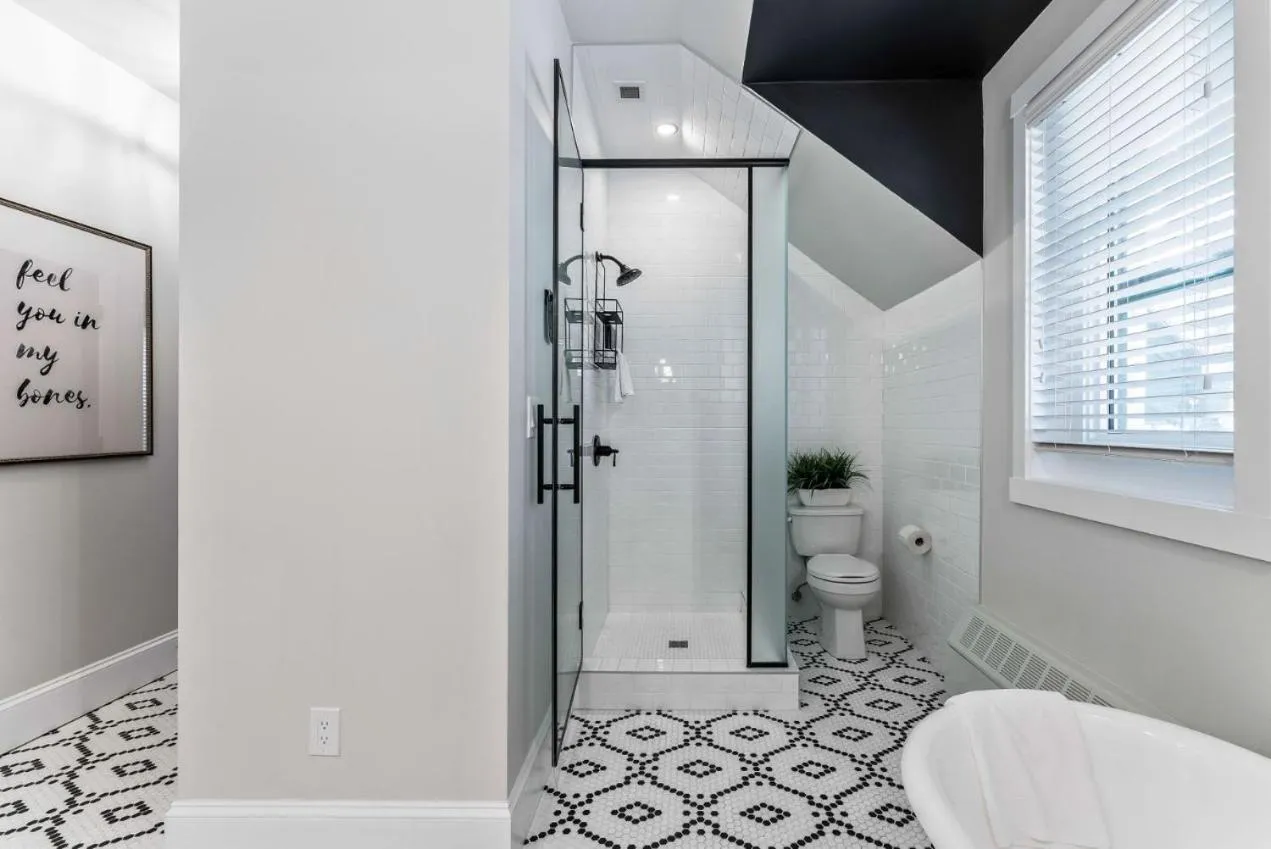 Shower in The Inn on Officers' Garden