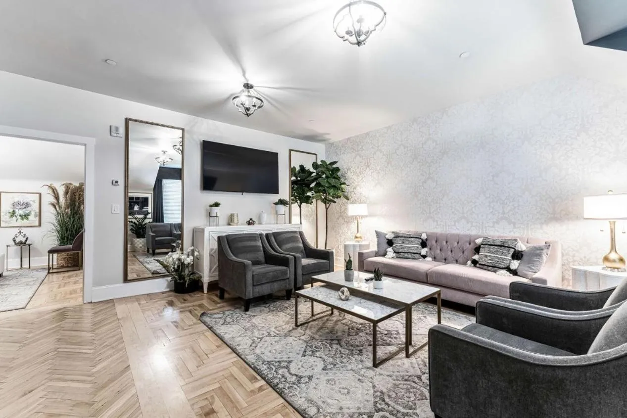 TV and multimedia in The Inn on Officers' Garden