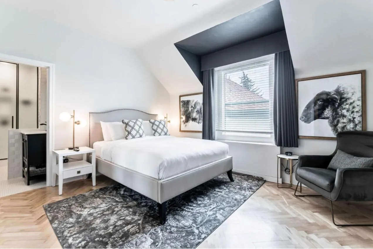 Photo of the whole room, Bed in The Inn on Officers' Garden