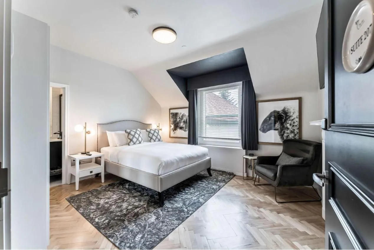 Photo of the whole room, Bed in The Inn on Officers' Garden