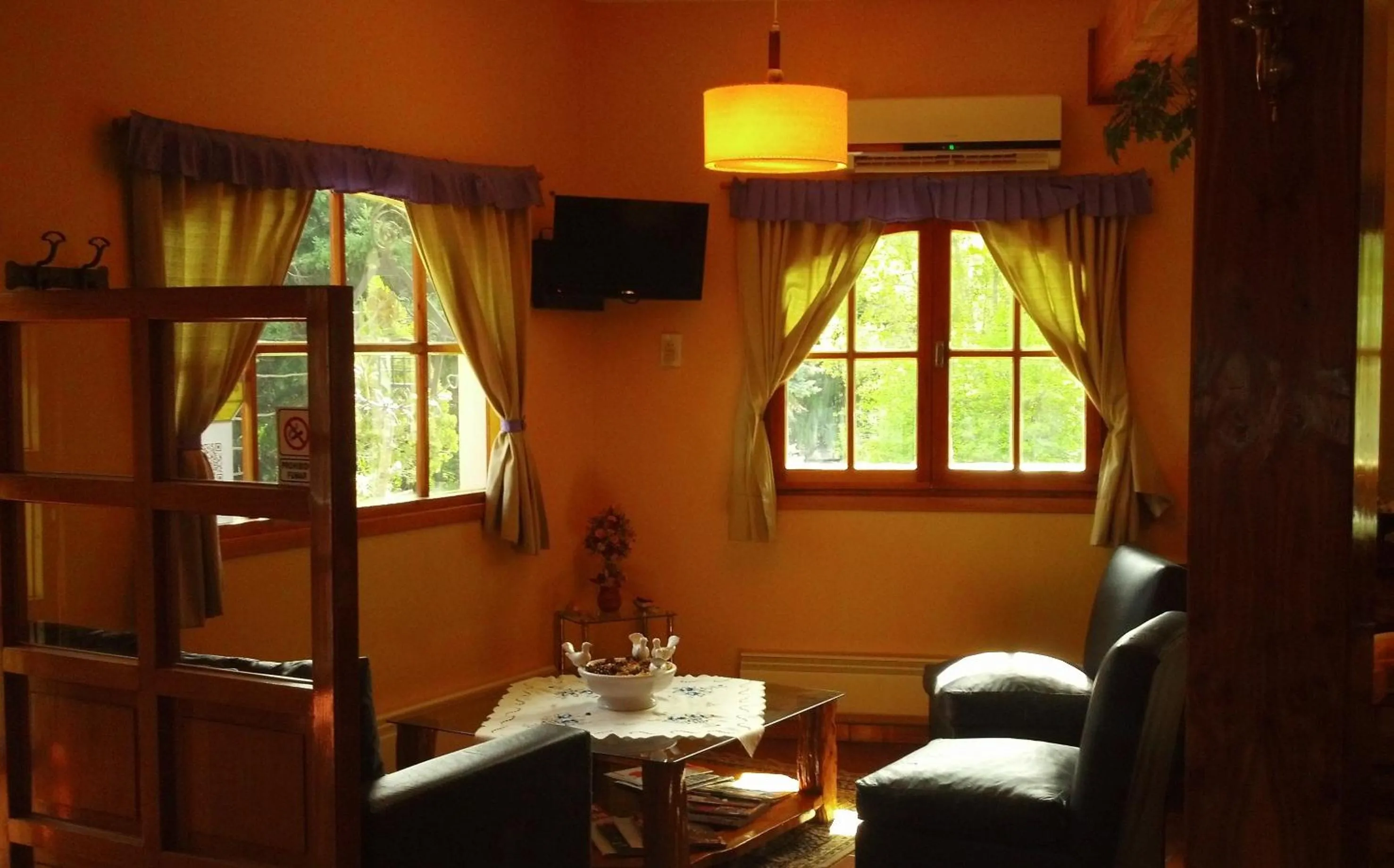 Communal lounge/ TV room in Posada de la Flor