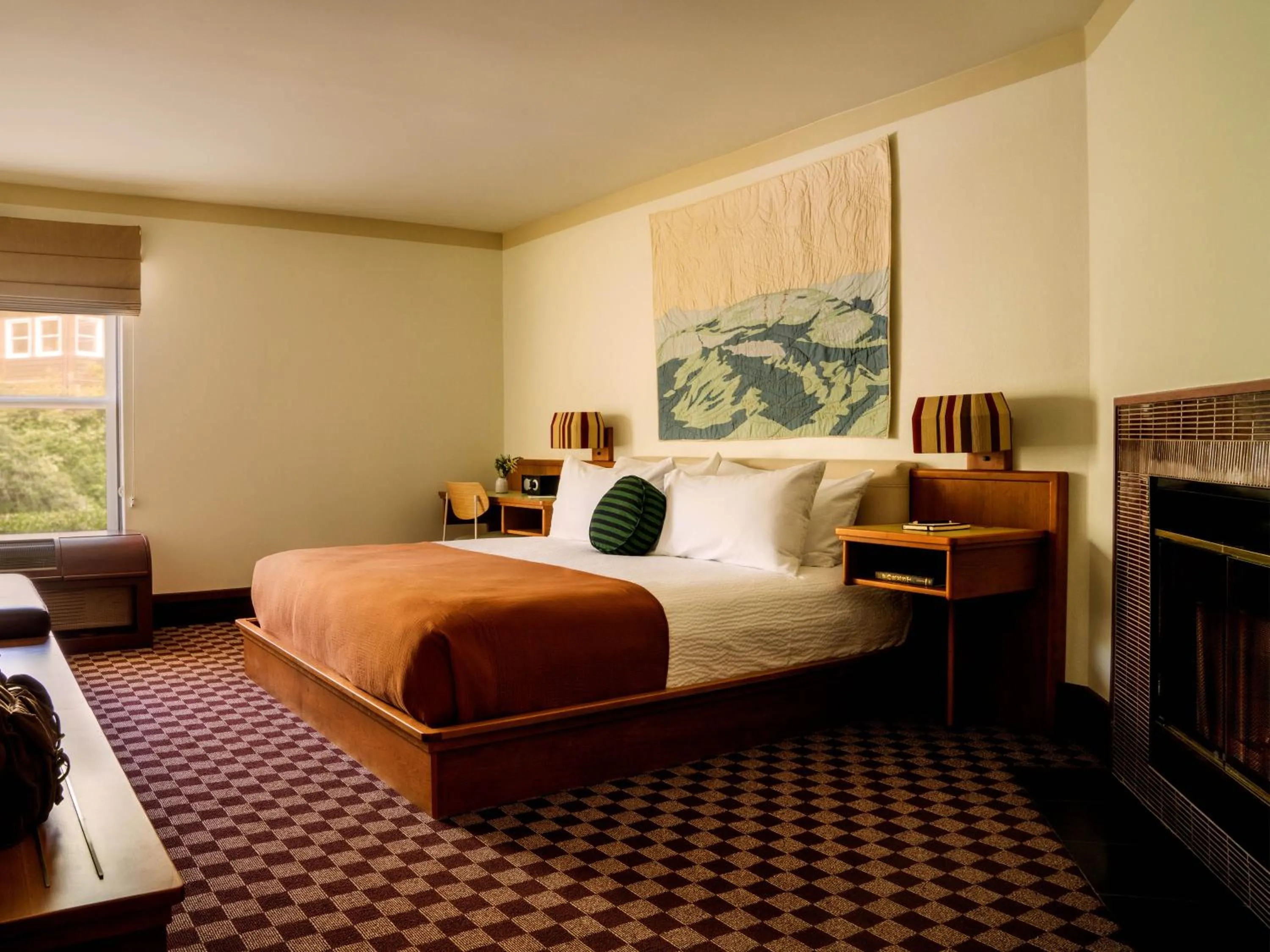 Bed in Highlands Inn Lodge