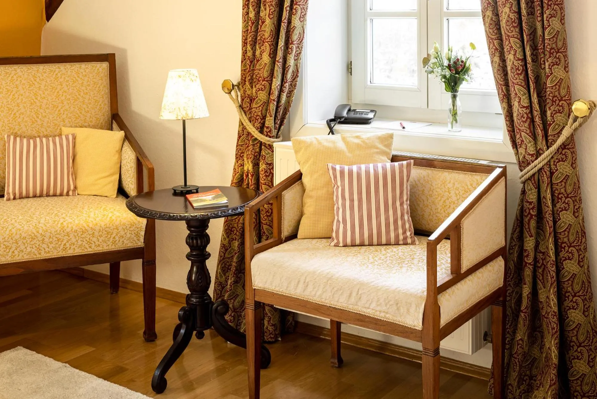 Living room, Bed in Romantik Hotel Landhaus Bärenmühle