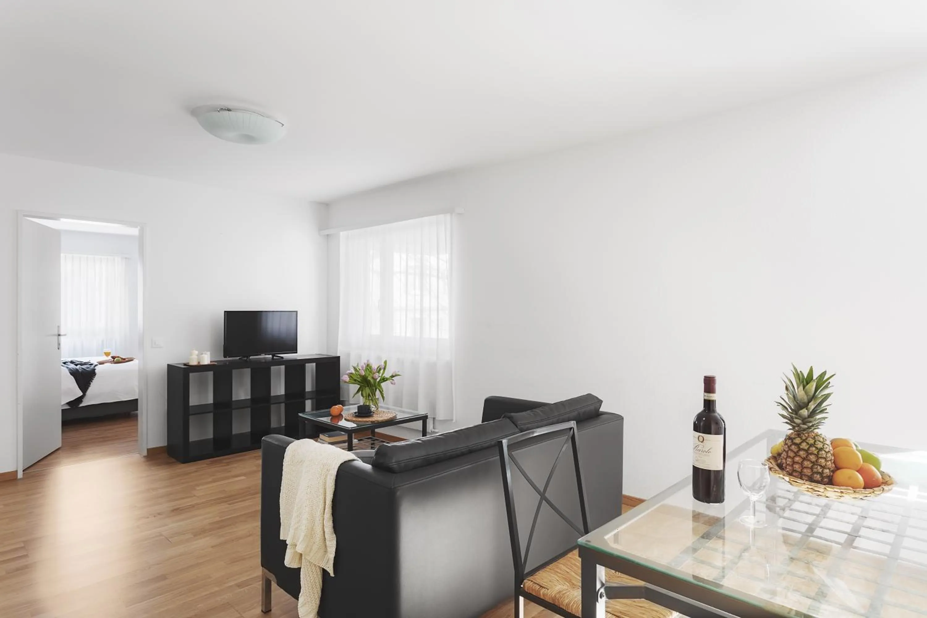 Living room in Swiss Star Wiedikon - Self Check-In