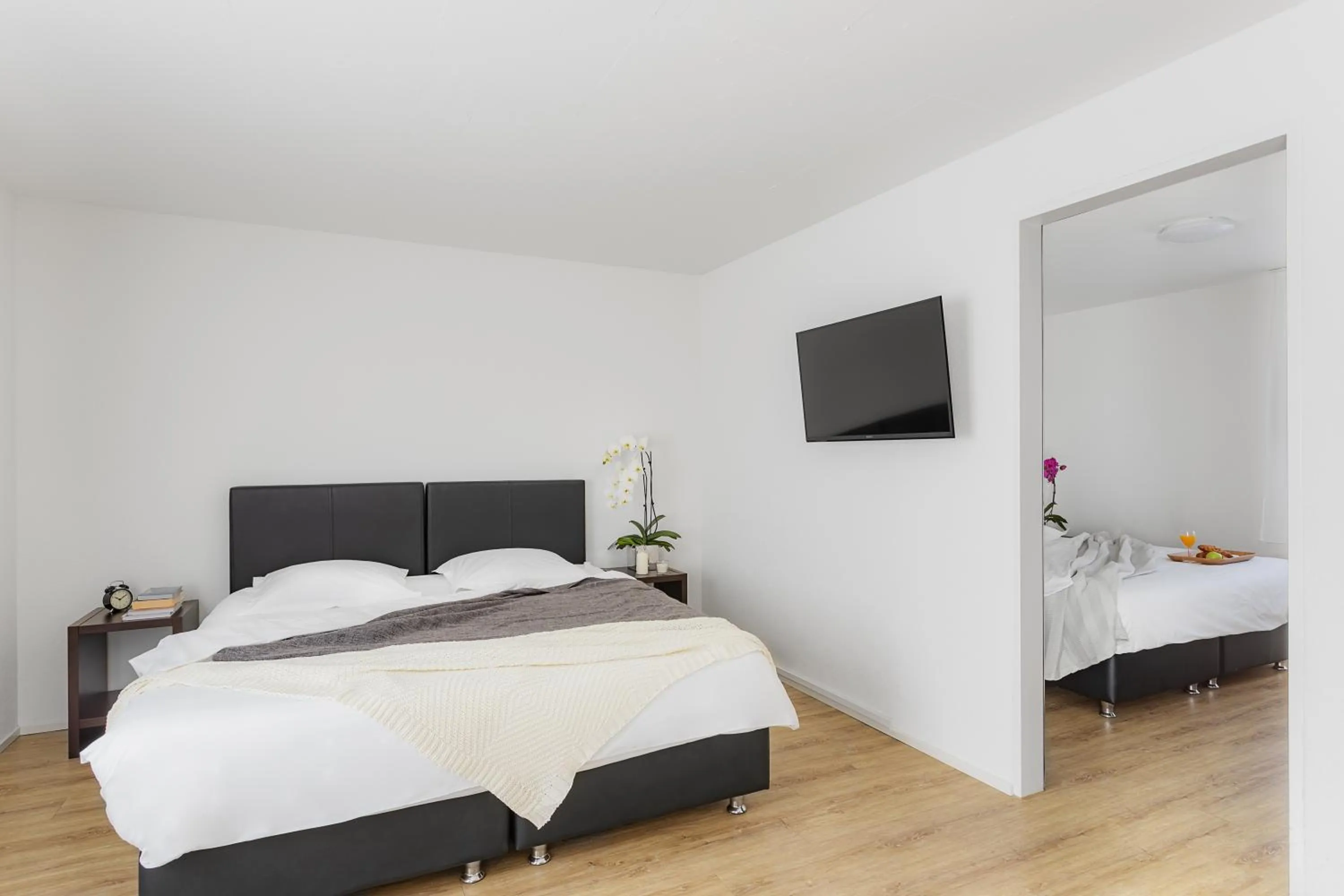 Bedroom, Bed in Swiss Star Wiedikon - Self Check-In