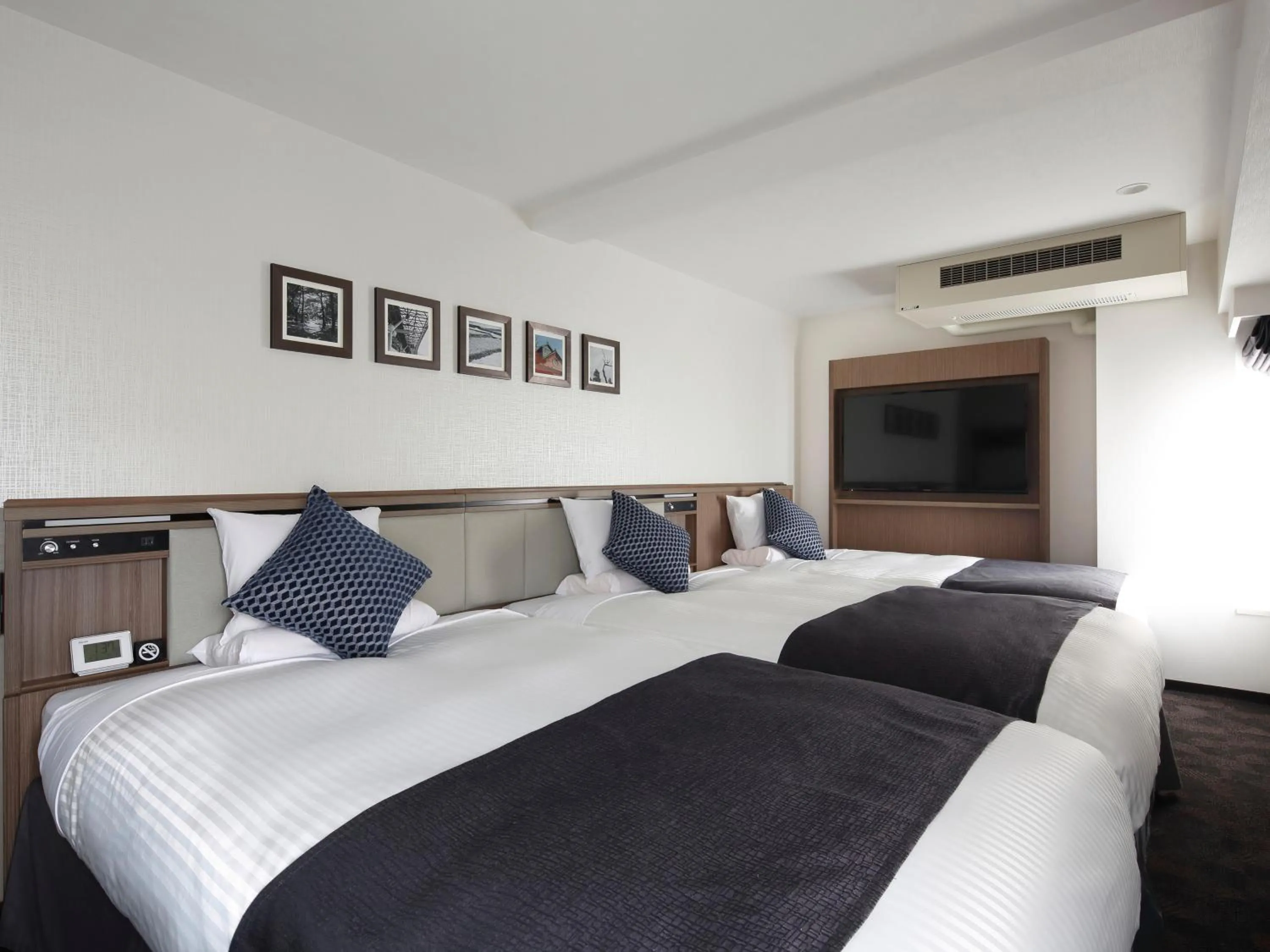 Photo of the whole room, Bed in HOTEL MYSTAYS Sapporo Susukino