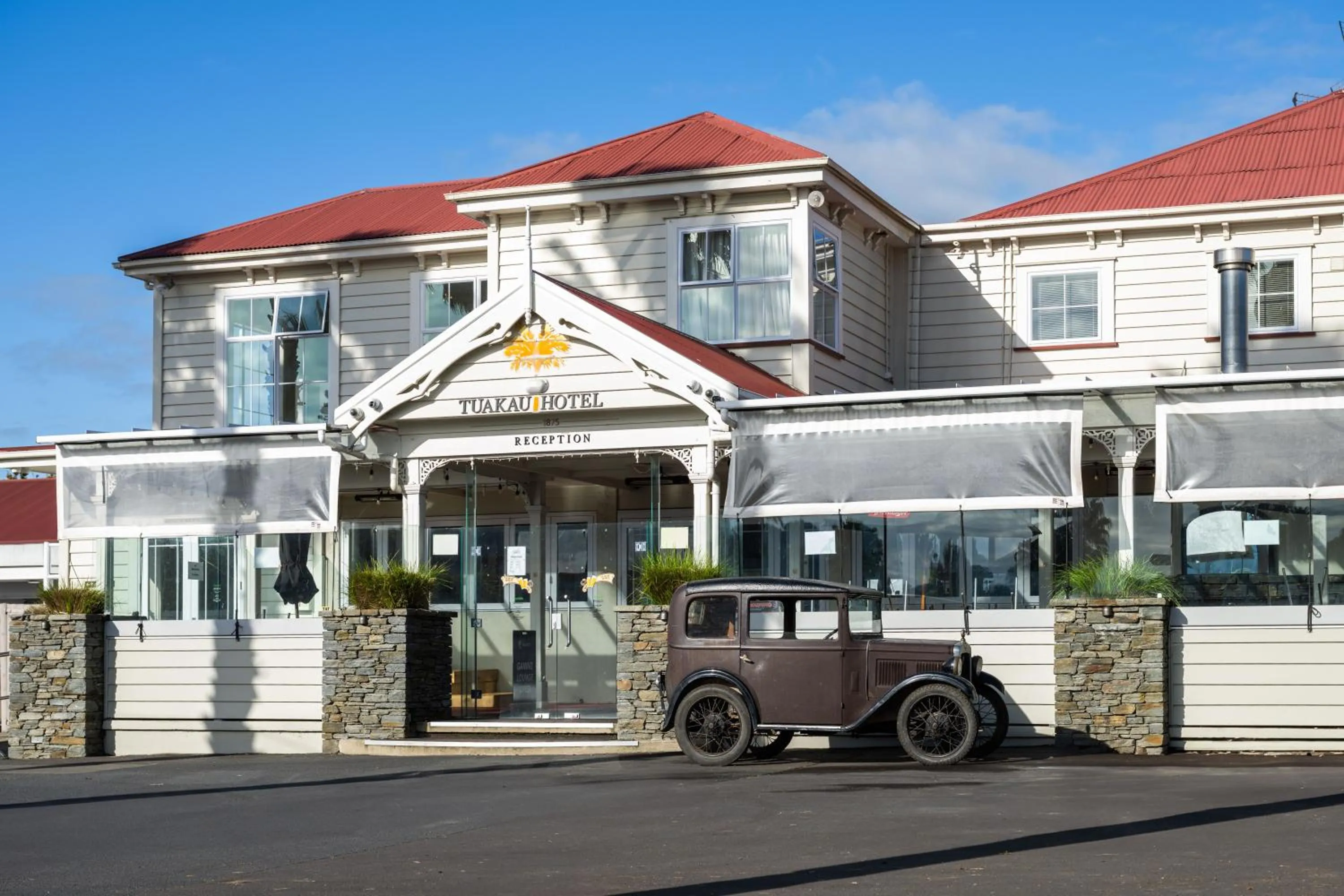 Tuakau Hotel