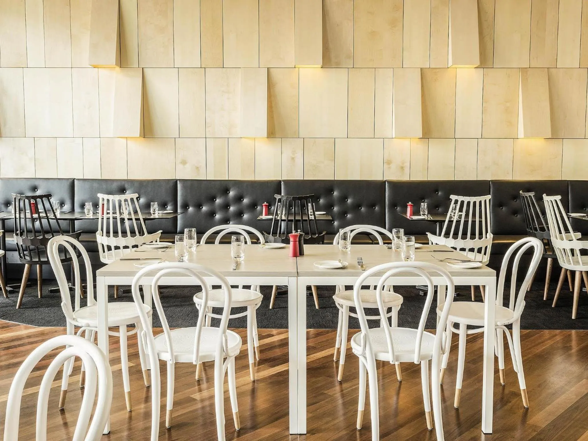 Restaurant/places to eat in ibis Adelaide