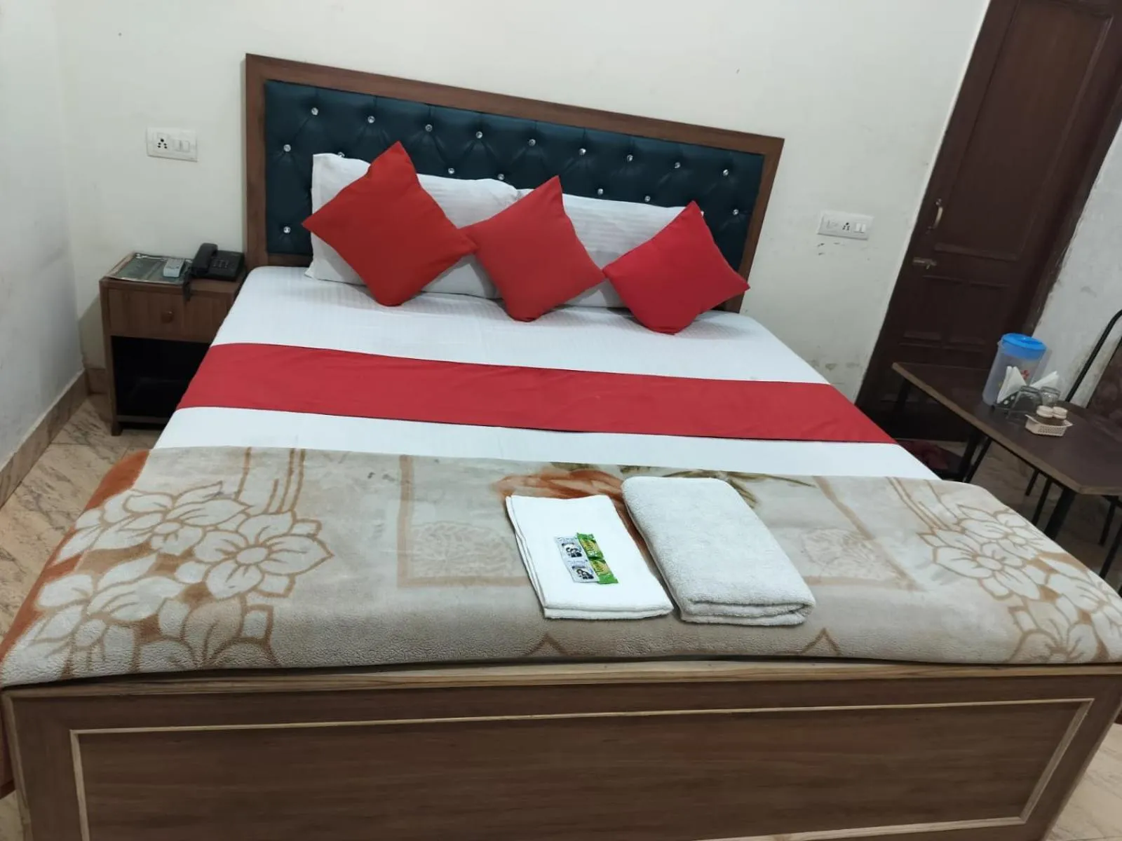 Bedroom, Bed in HOTEL HOLIDAY INN PARADISE