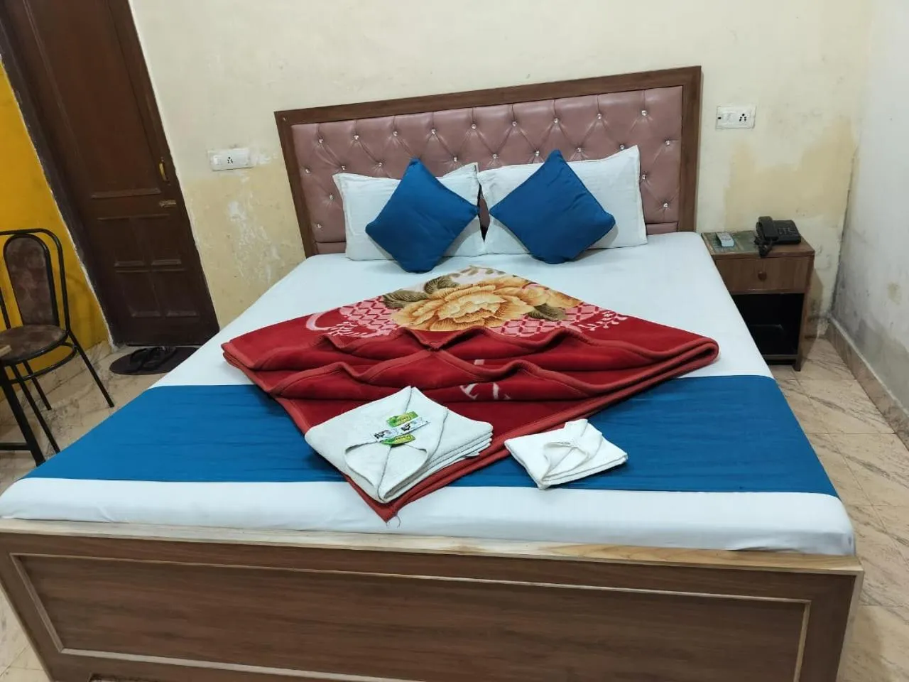 Bedroom, Bed in HOTEL HOLIDAY INN PARADISE