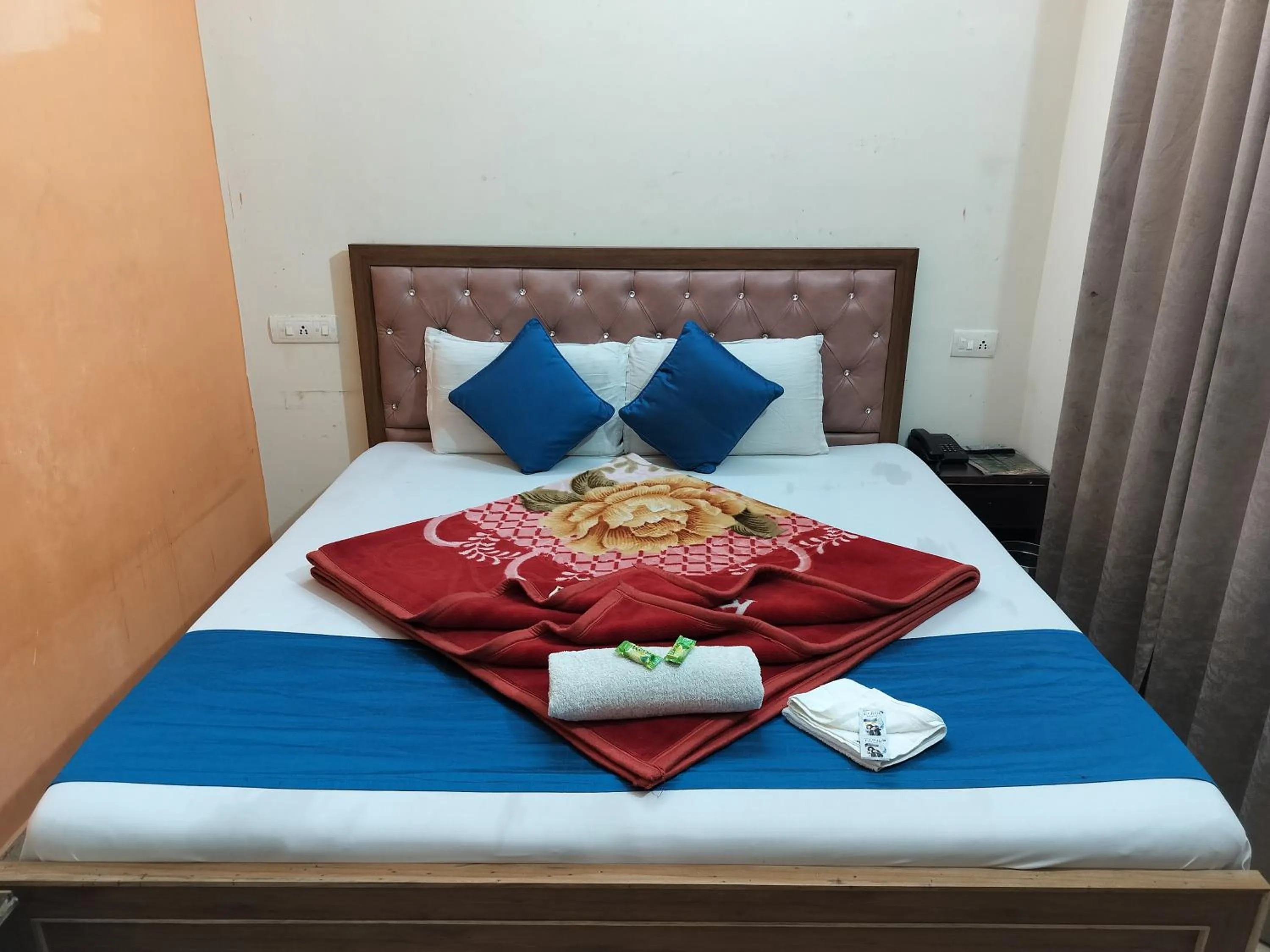 Photo of the whole room, Bed in HOTEL HOLIDAY INN PARADISE