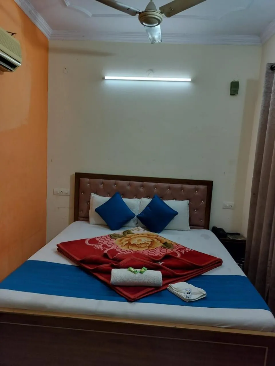 Bedroom, Bed in HOTEL HOLIDAY INN PARADISE