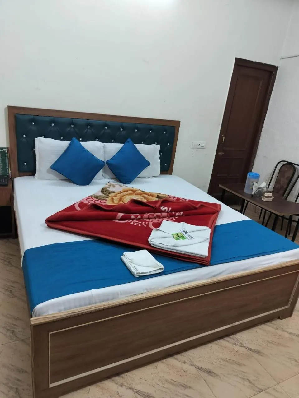 Bedroom, Bed in HOTEL HOLIDAY INN PARADISE