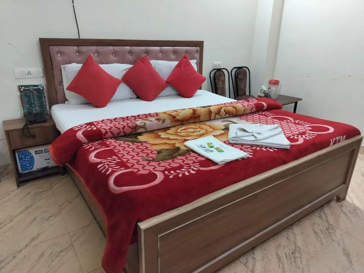 Bedroom, Bed in HOTEL HOLIDAY INN PARADISE