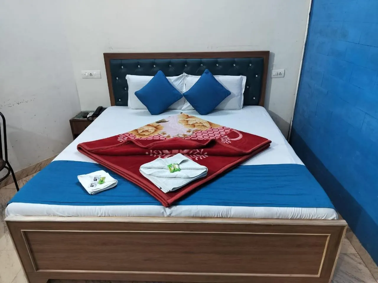 Bedroom, Bed in HOTEL HOLIDAY INN PARADISE