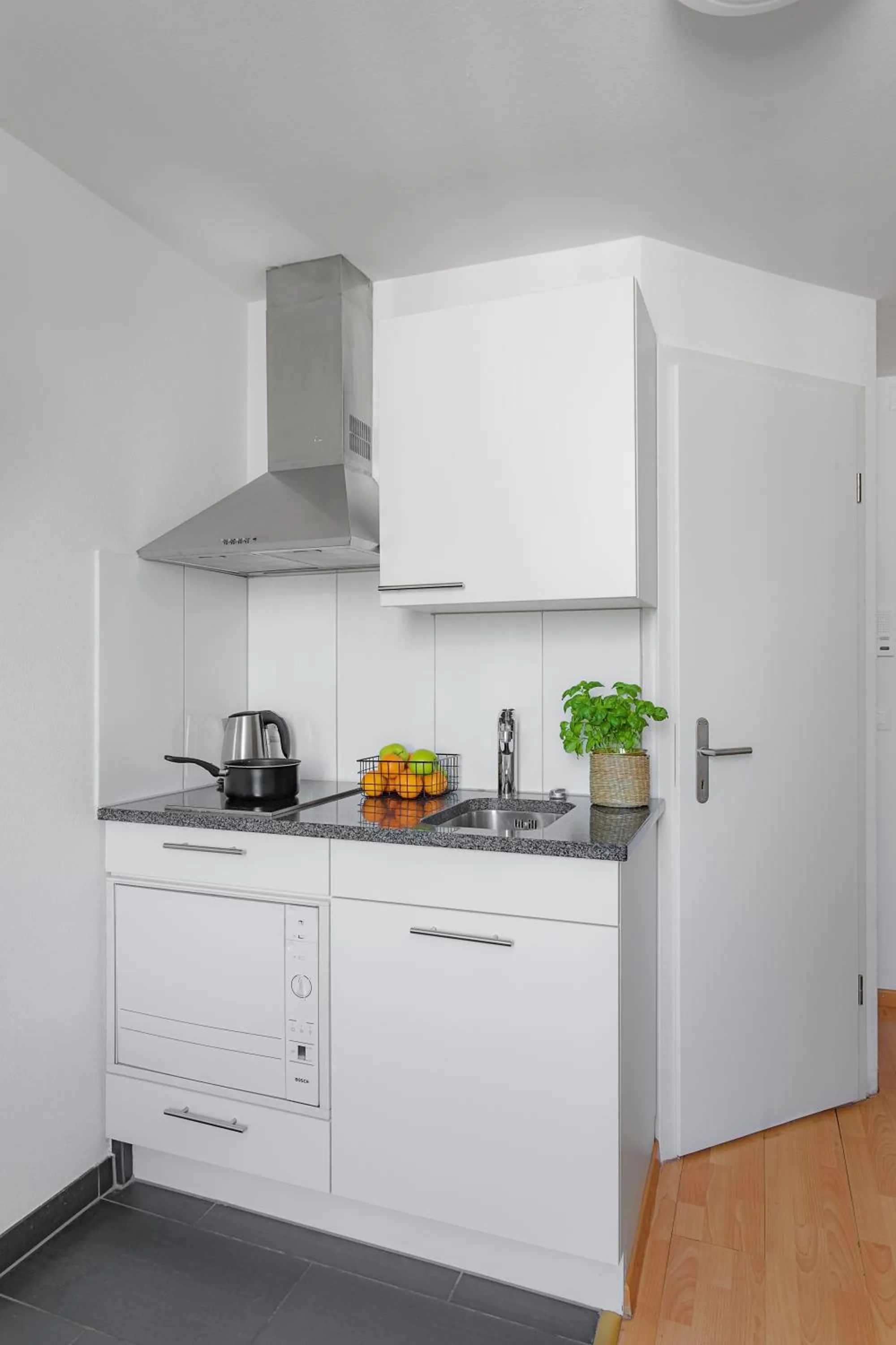 Kitchen or kitchenette in Swiss Star Aussersihl - Self Check-In