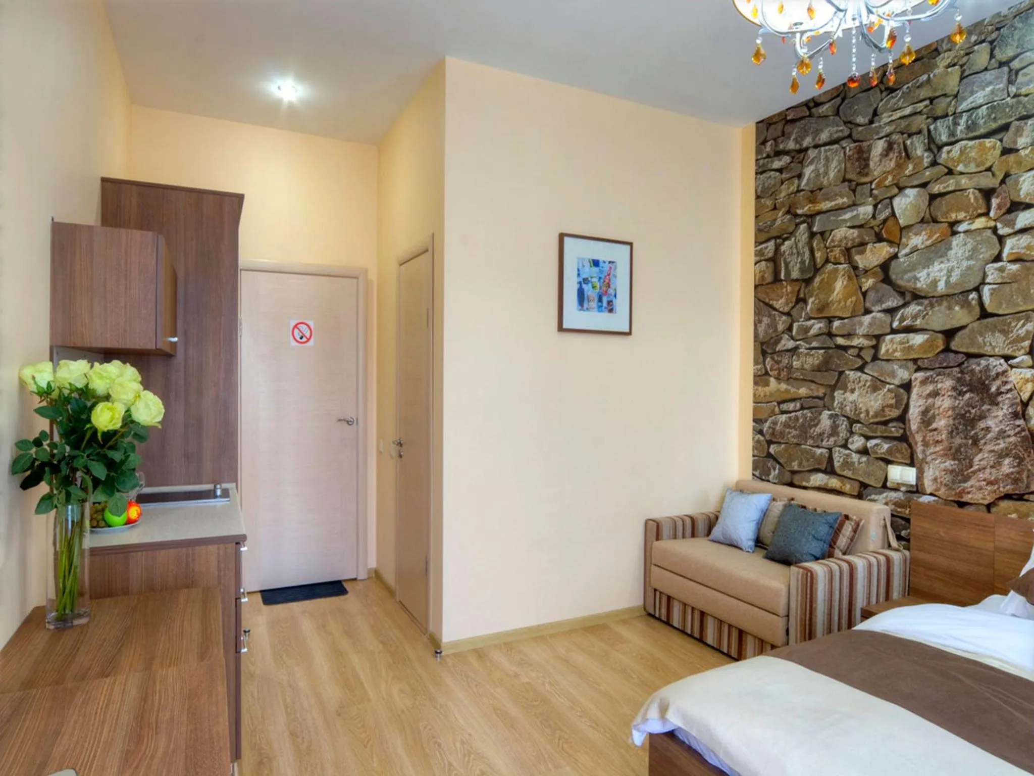 Photo of the whole room, Bed in Golden Gate Inn