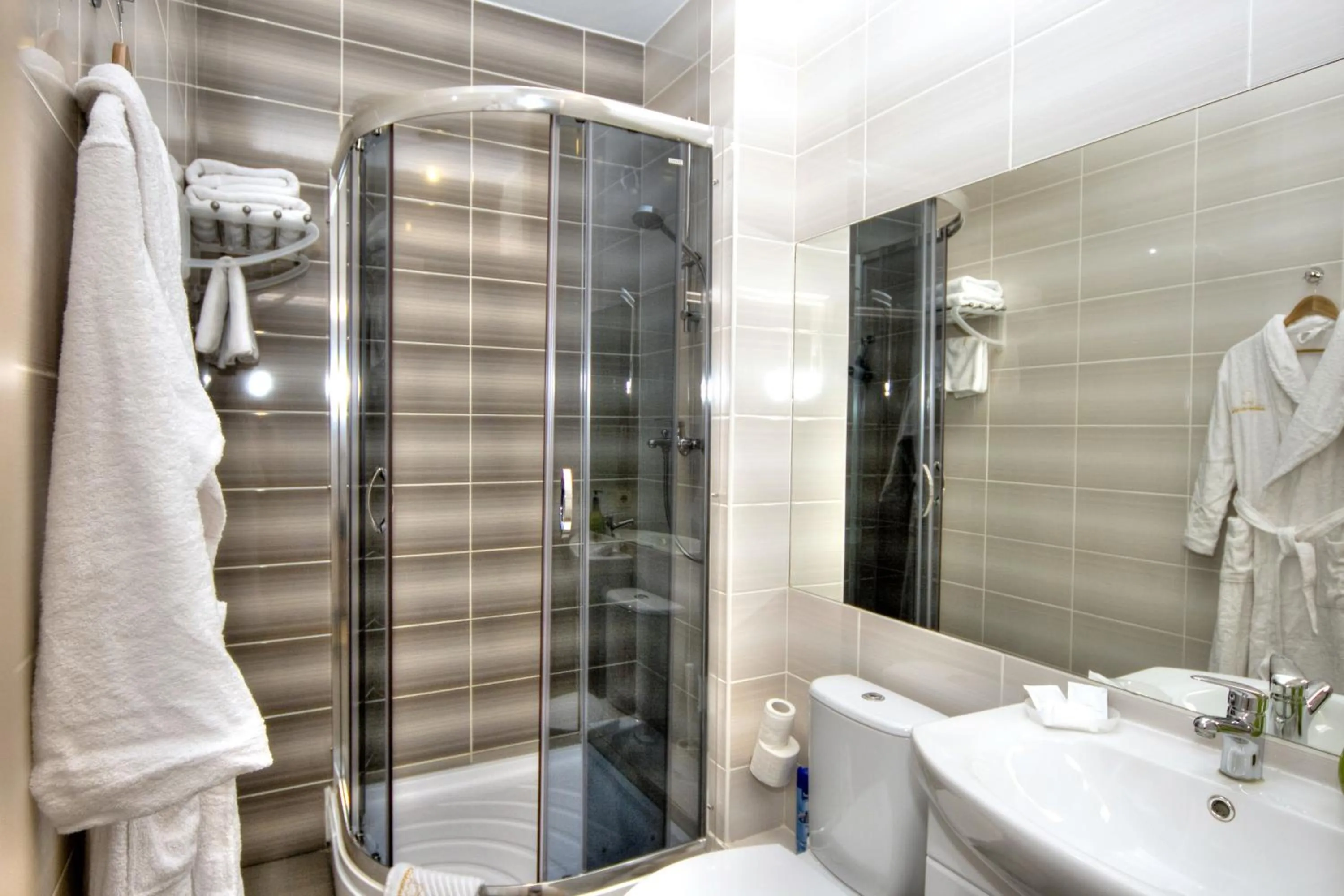 Bathroom in Golden Gate Inn