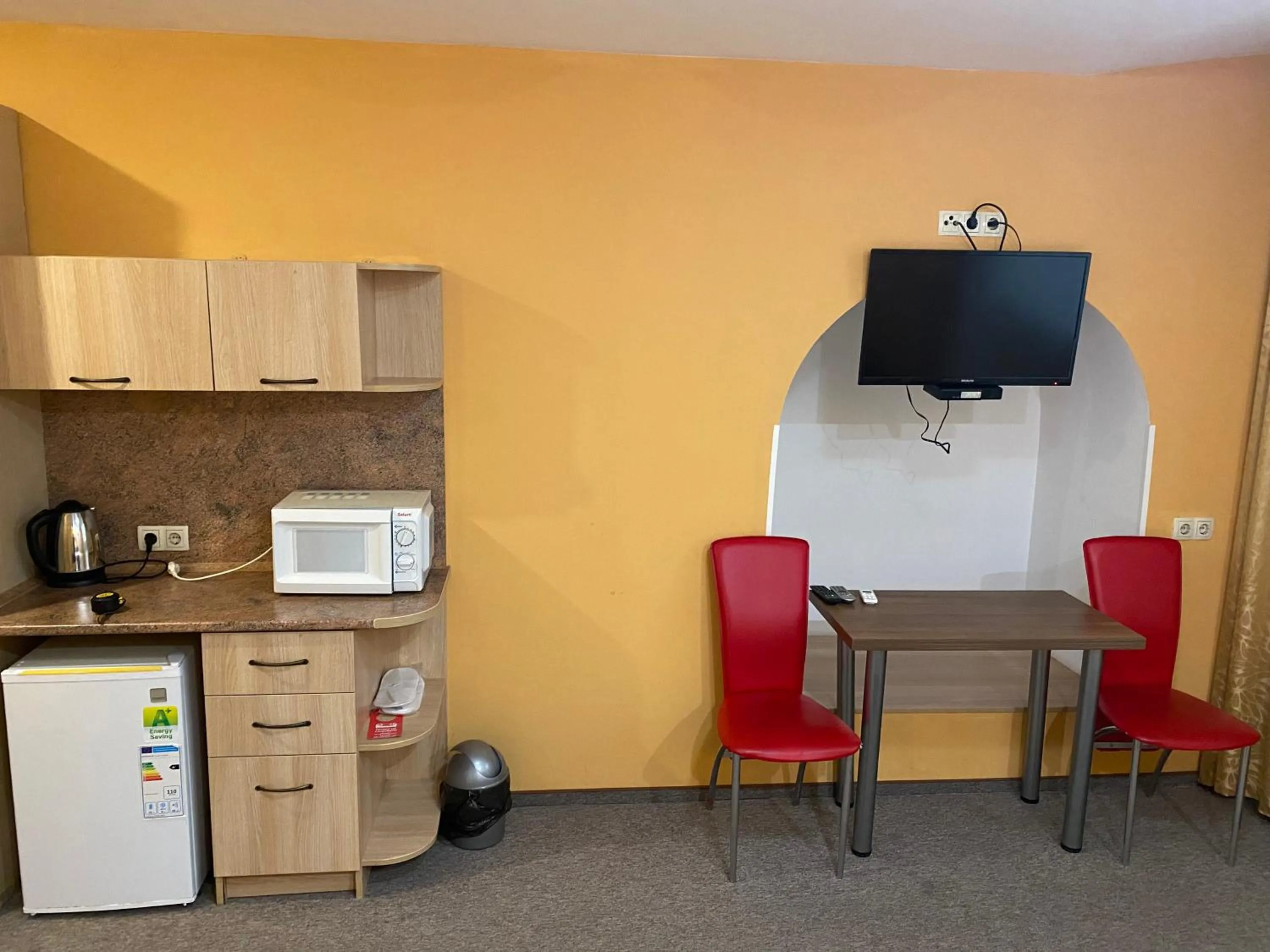 Dining area in Golden Gate Inn