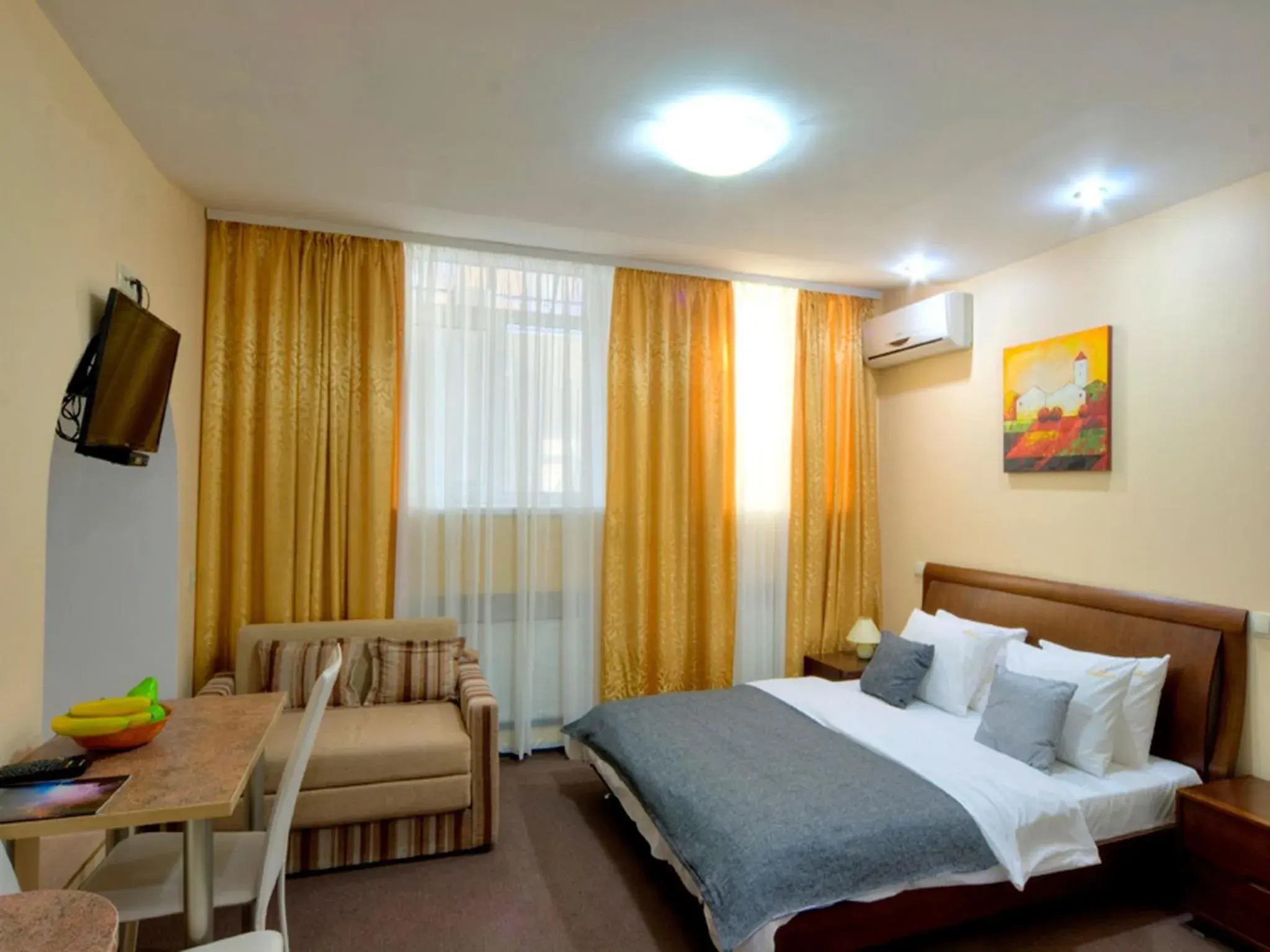 Double Room in Golden Gate Inn Double Room in Golden Gate Inn