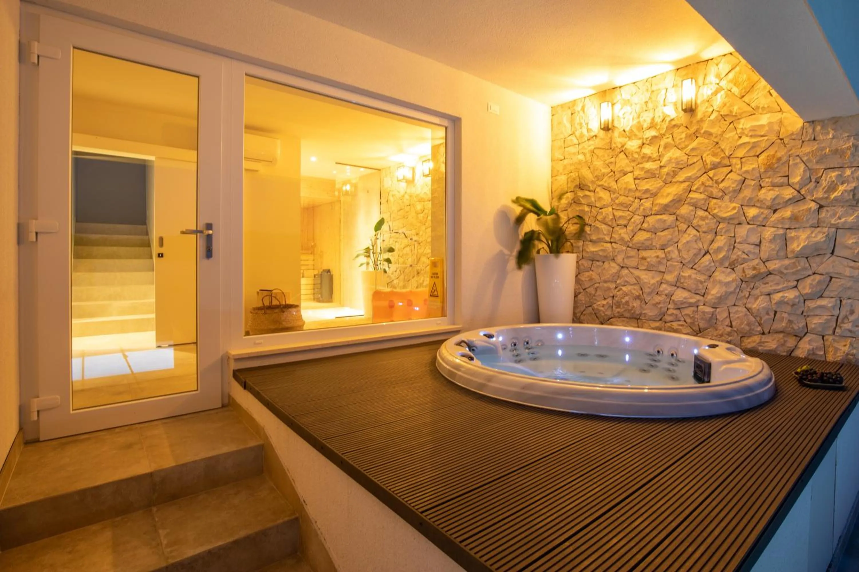 Hot Tub in Villa Simpleza