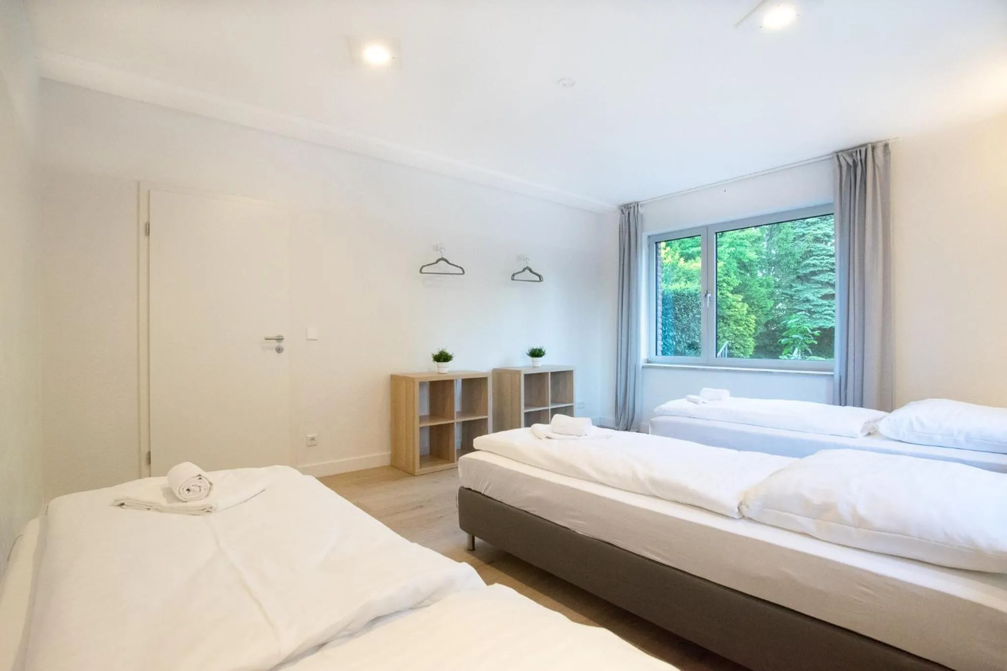 Tolstov House - Freistehendes 9 Zimmer Haus mit großem Garten