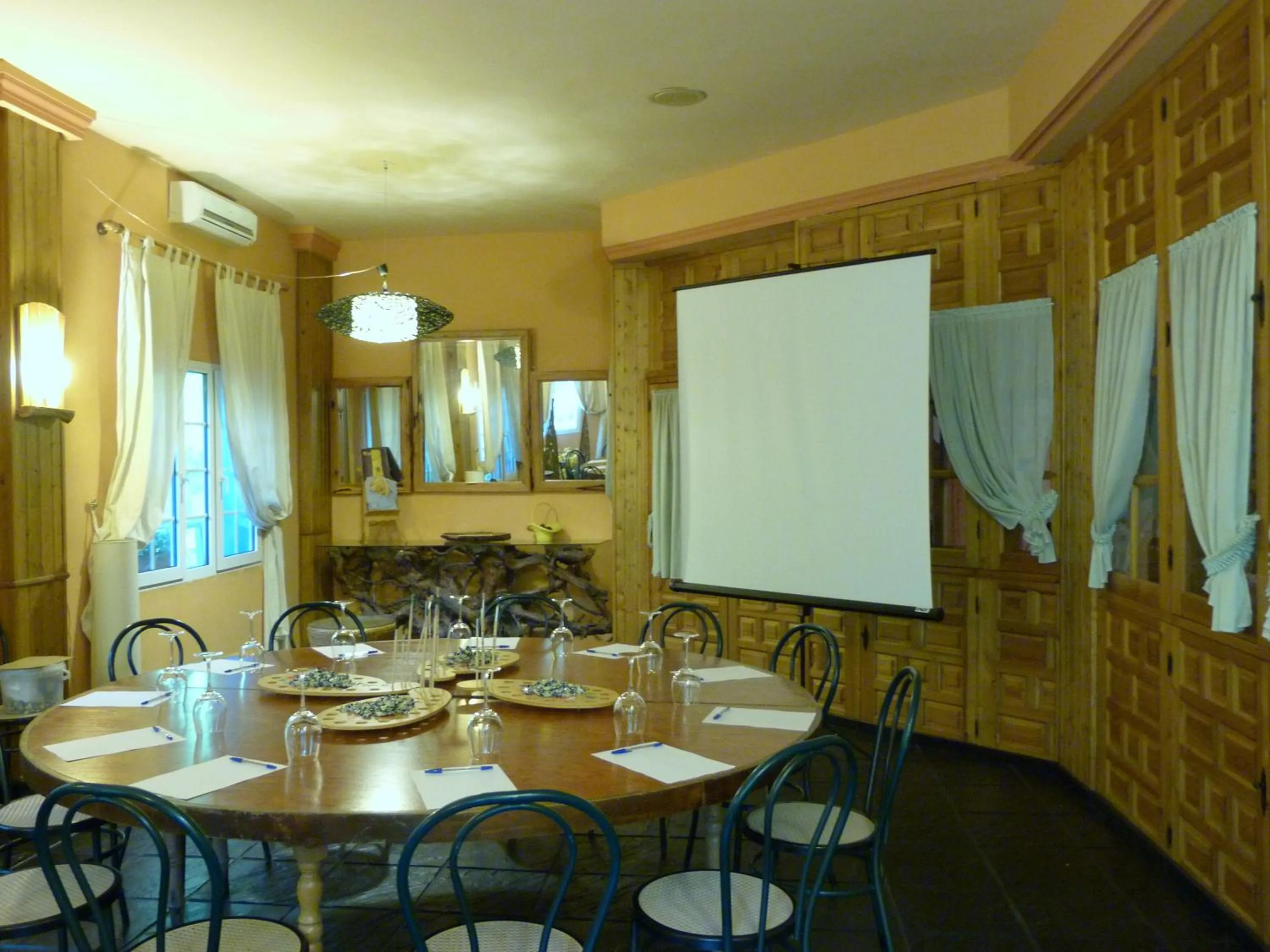 Business facilities in Hotel Sierra Madrona