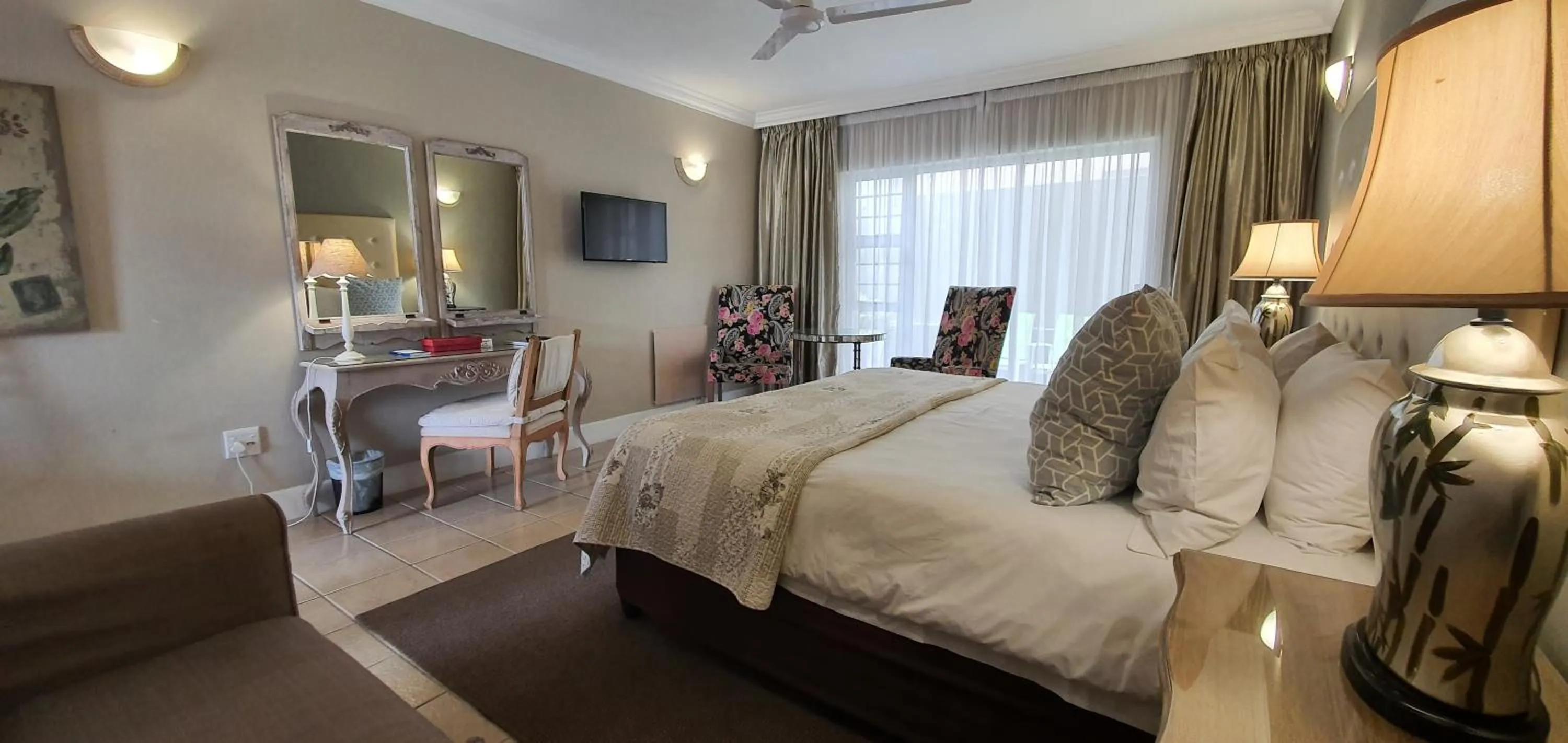 Photo of the whole room, Bed in The Mandyville Jeffreys Bay