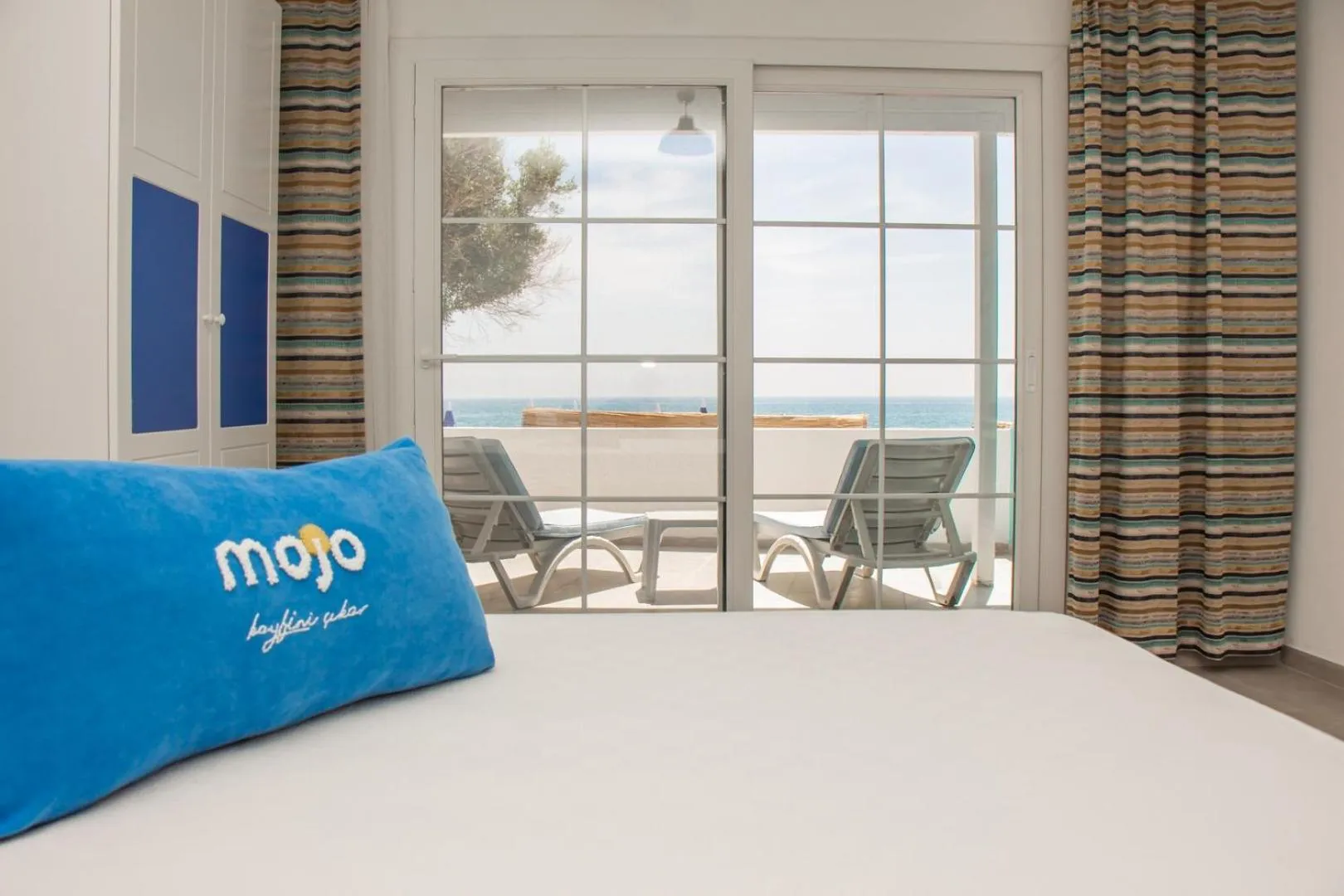 Bed in MOJO OTEL BEACH