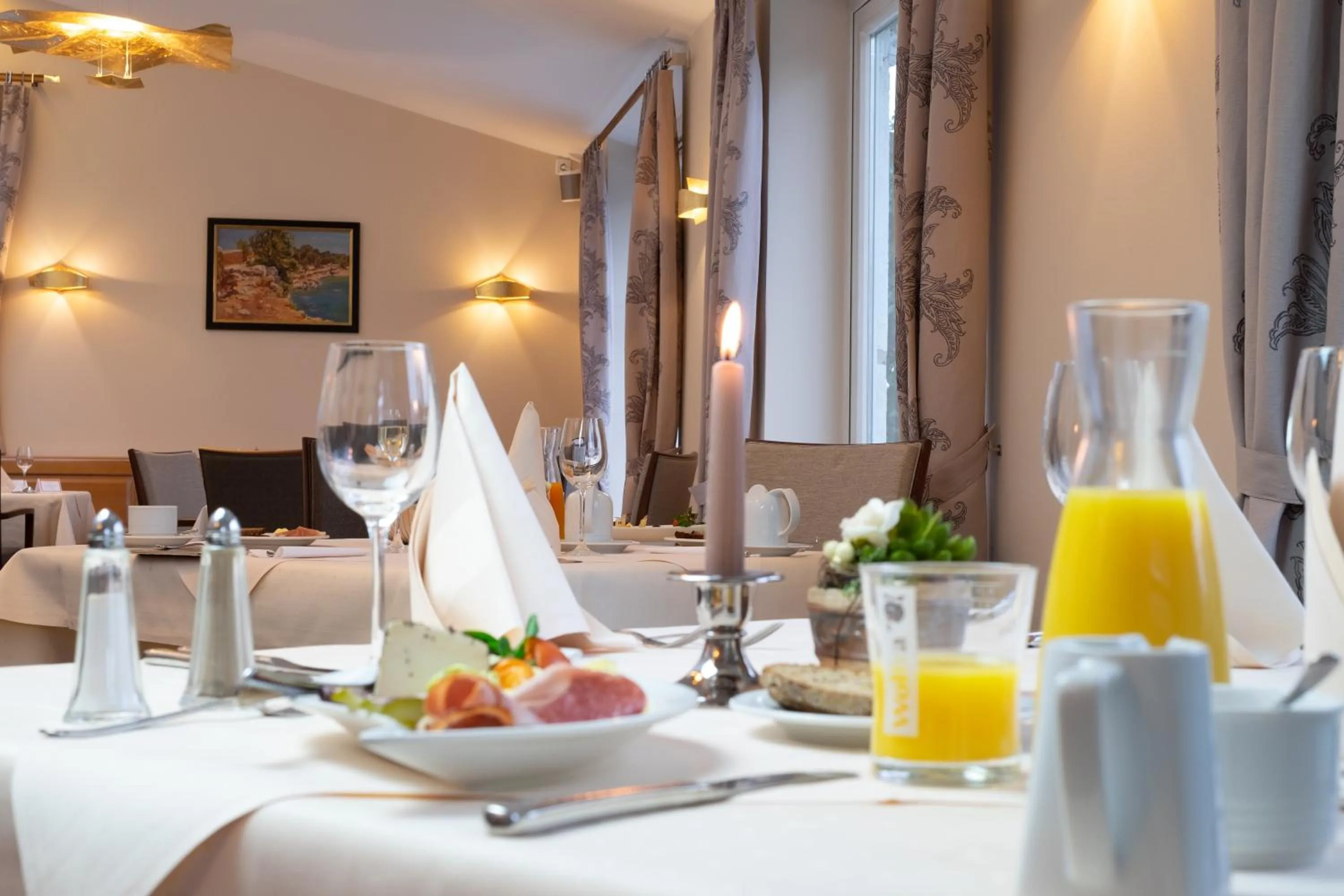 Restaurant/places to eat in Thermenhotel Apollo