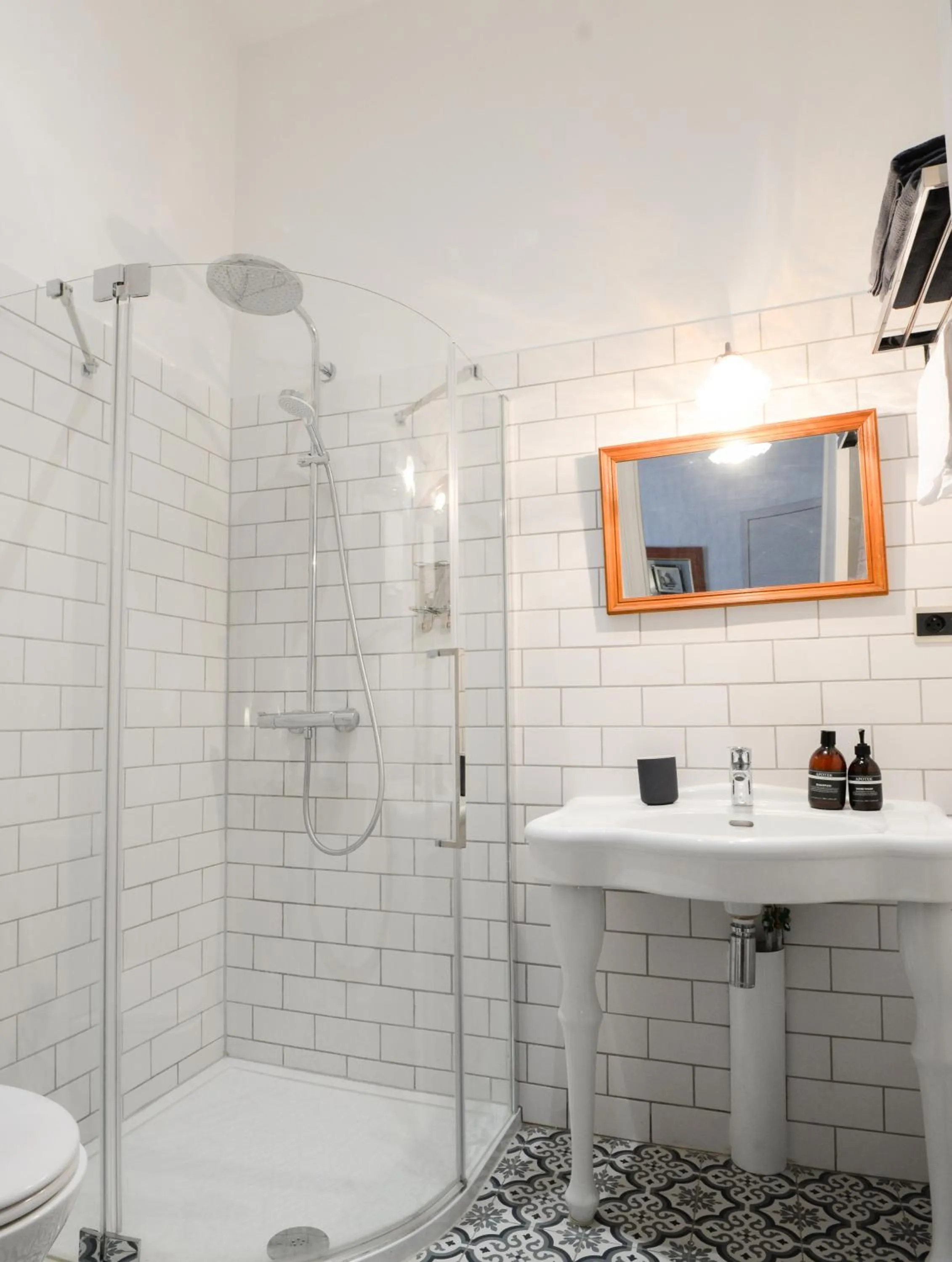 Bathroom in La Maison de L' Ambassadeur Carcassonne B&B