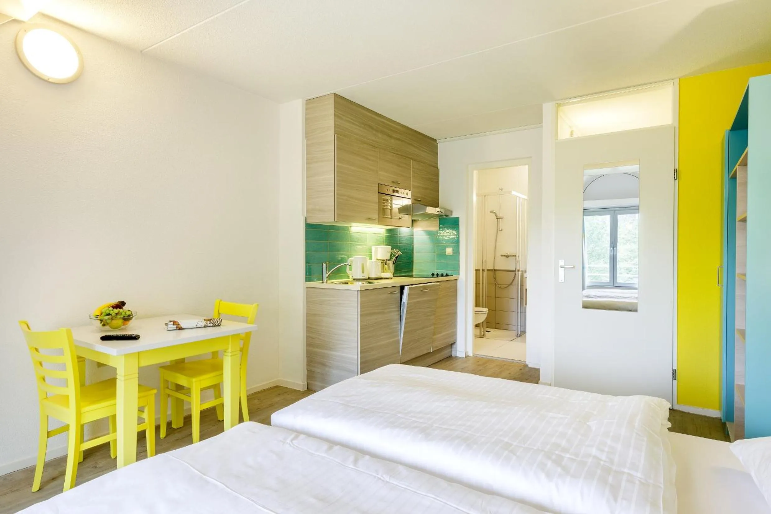 Kitchen or kitchenette, Bed in Center Parcs Nordseeküste Bremerhaven