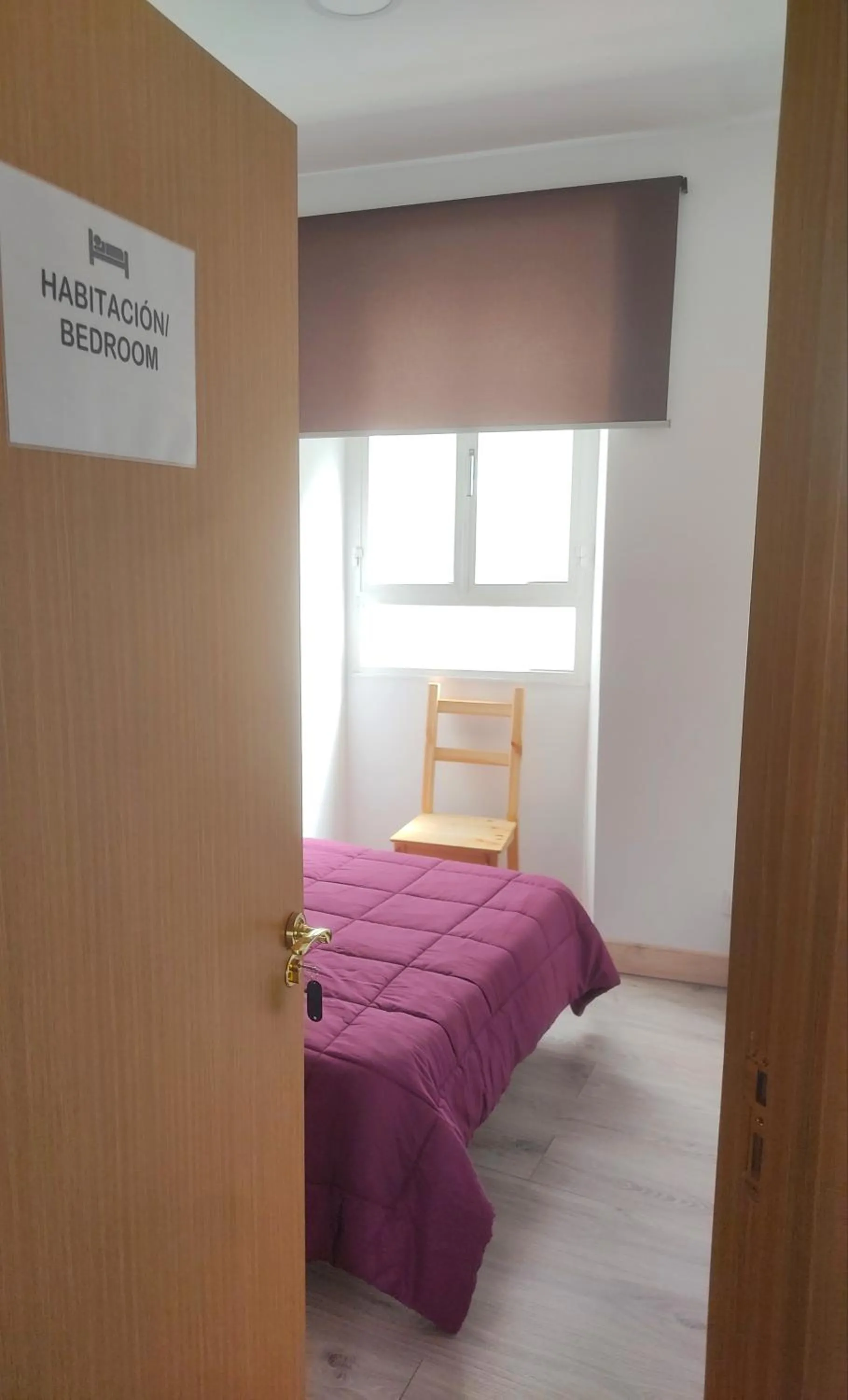 Photo of the whole room, Bed in Albergue Santos